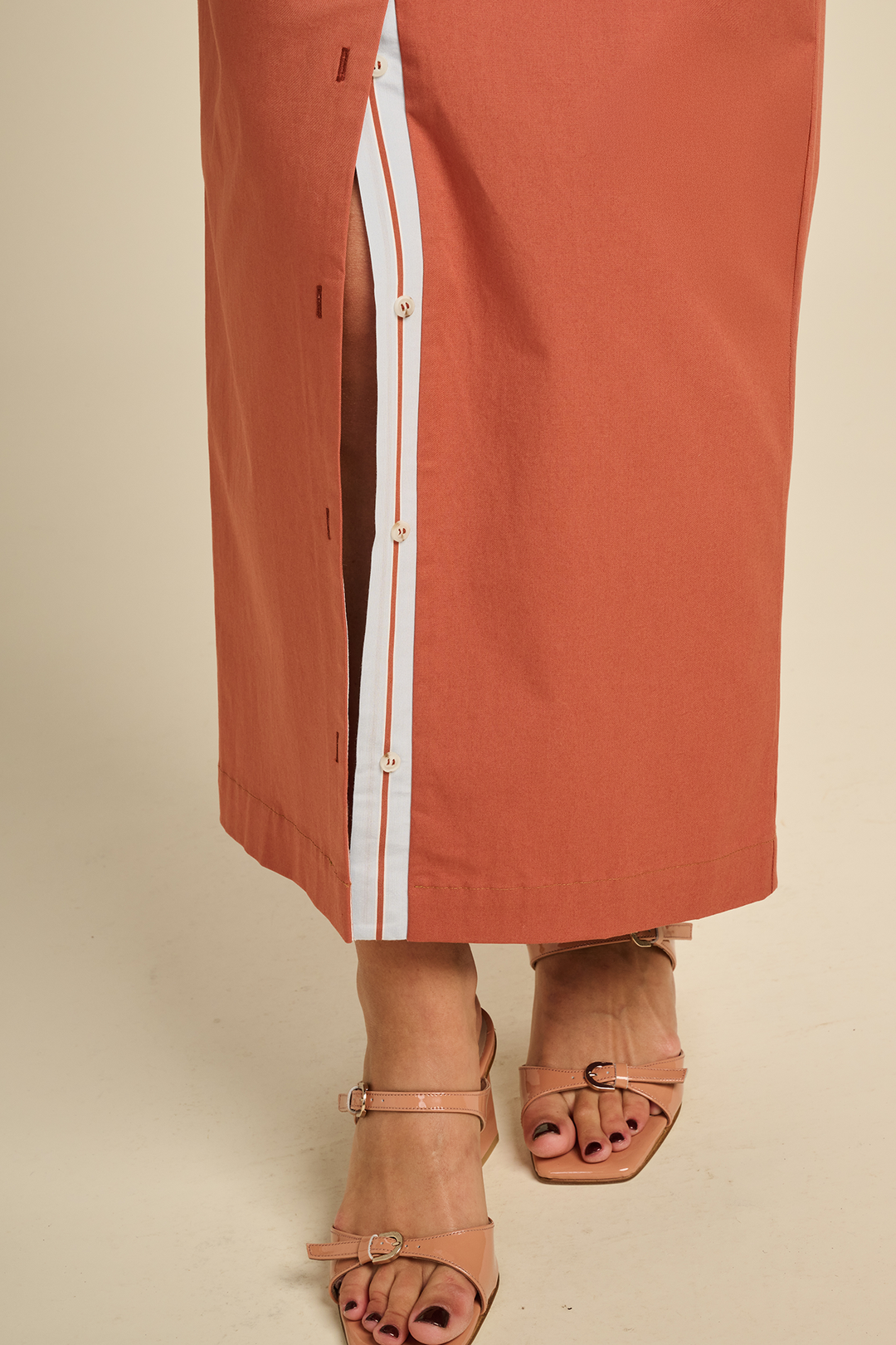 https://images.femalesconceptstore.becosoft.net/articles/March23_solace_terracotta_skirt2.png?qs=4551