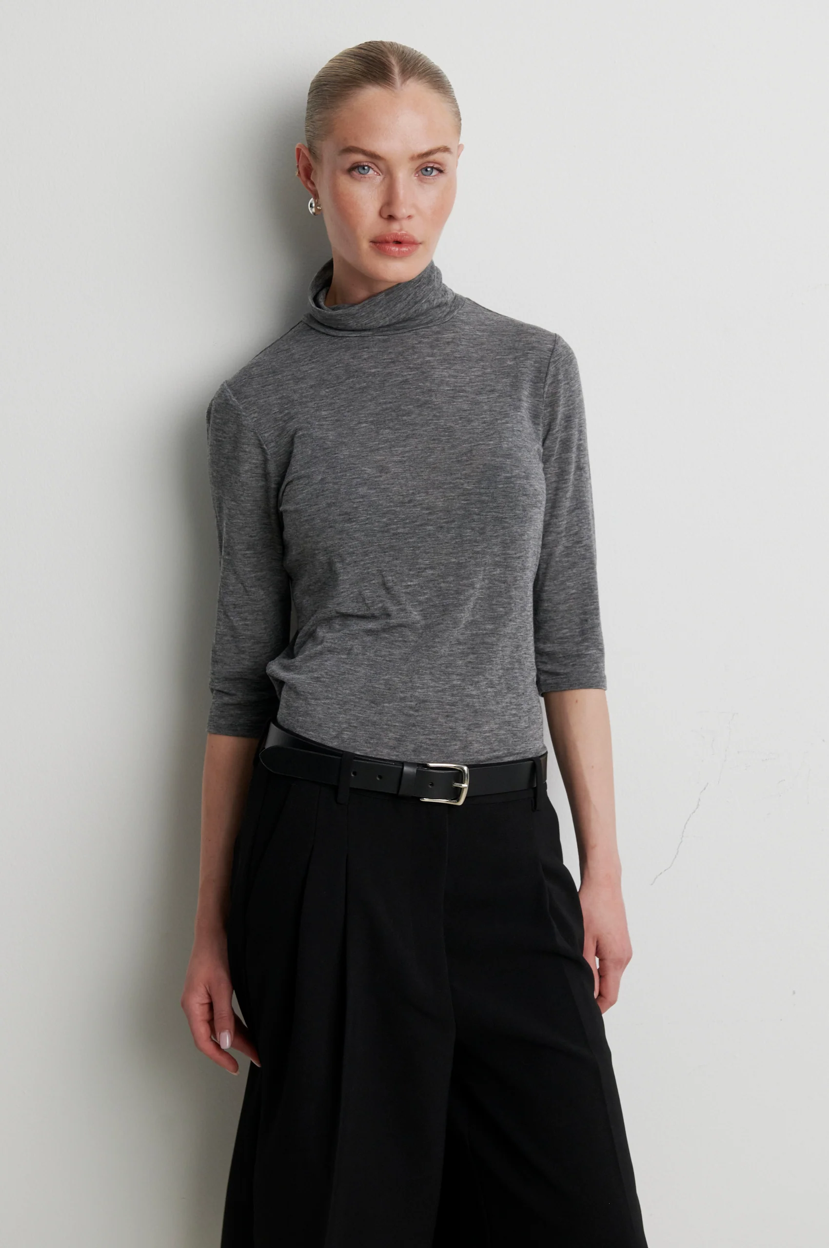 https://images.femalesconceptstore.becosoft.net/articles/Matimadarkgreymel1.webp?qs=6367