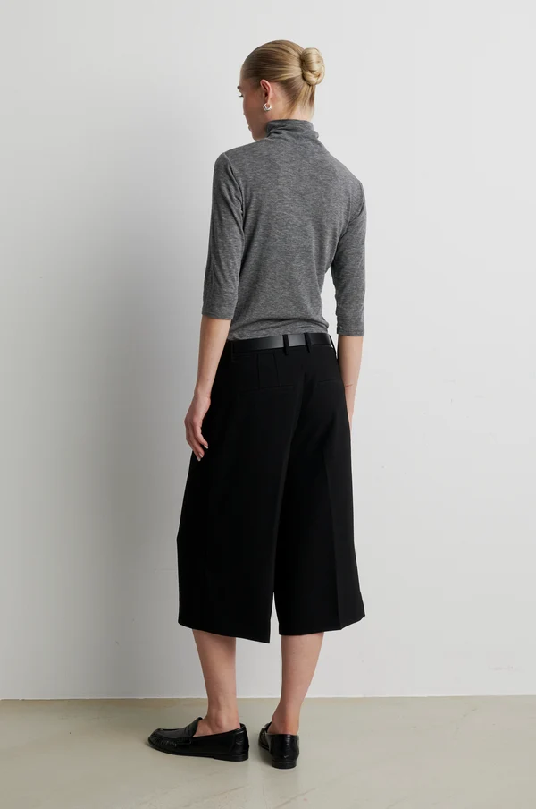 https://images.femalesconceptstore.becosoft.net/articles/Matimadarkgreymel2.webp?qs=6368