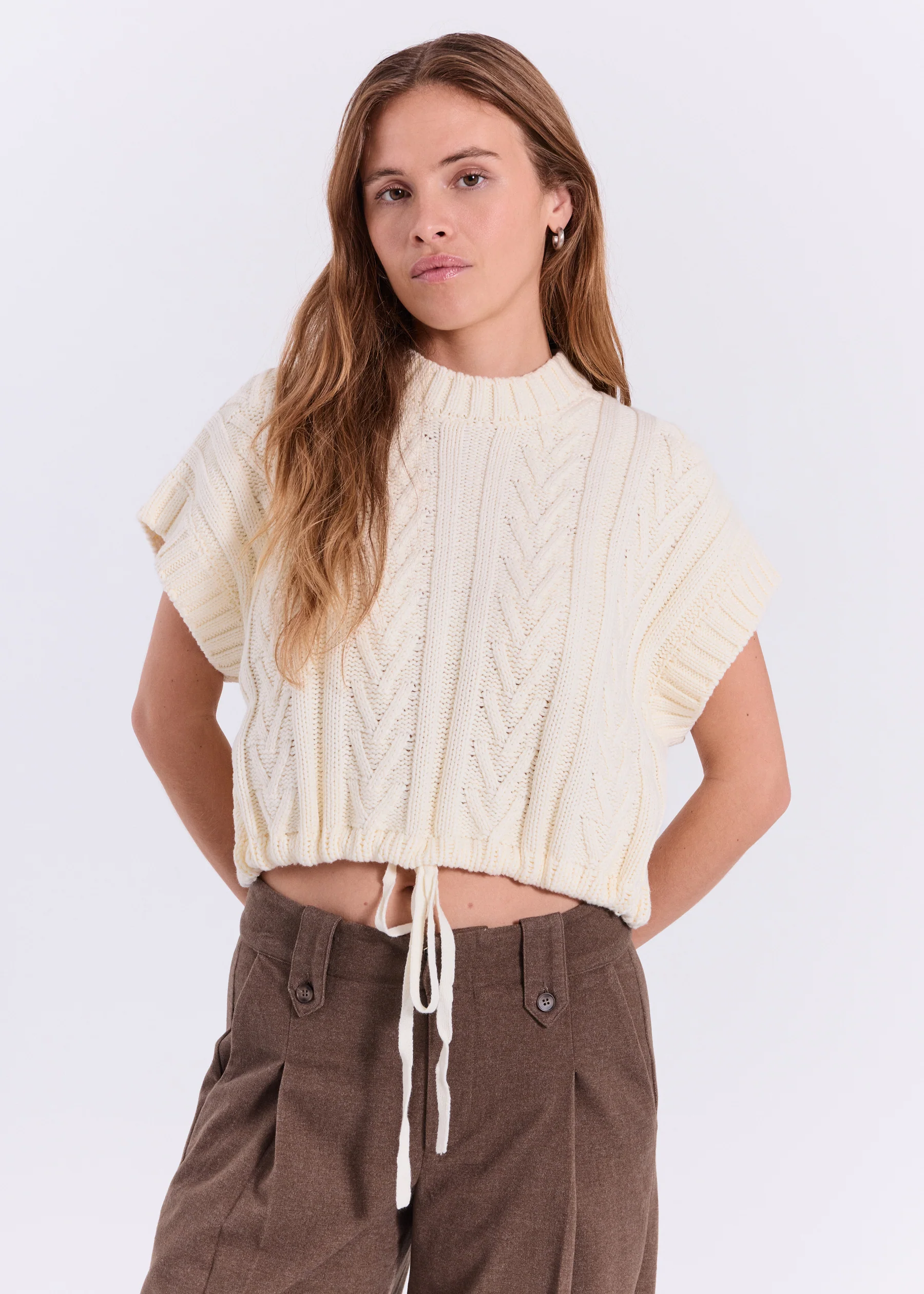 https://images.femalesconceptstore.becosoft.net/articles/Neel_knit_waistcoat-Knits-11863435-Off-white.webp?qs=6097