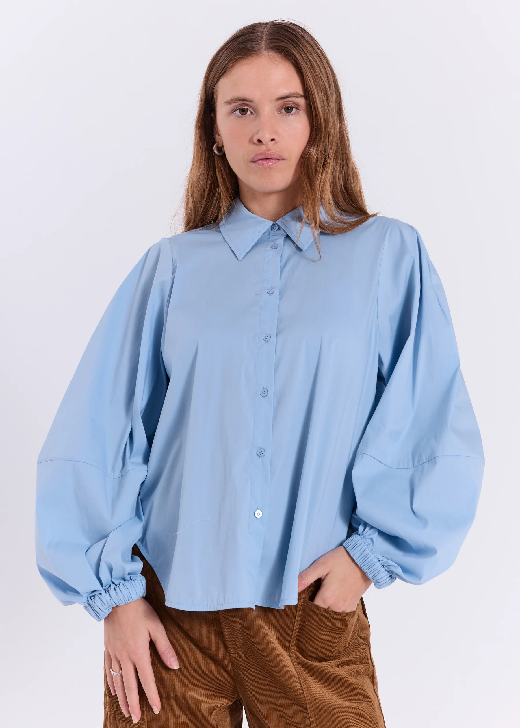 https://images.femalesconceptstore.becosoft.net/articles/Otilia_LS_shirt-Shirts-11863401-Blue.webp?qs=6100