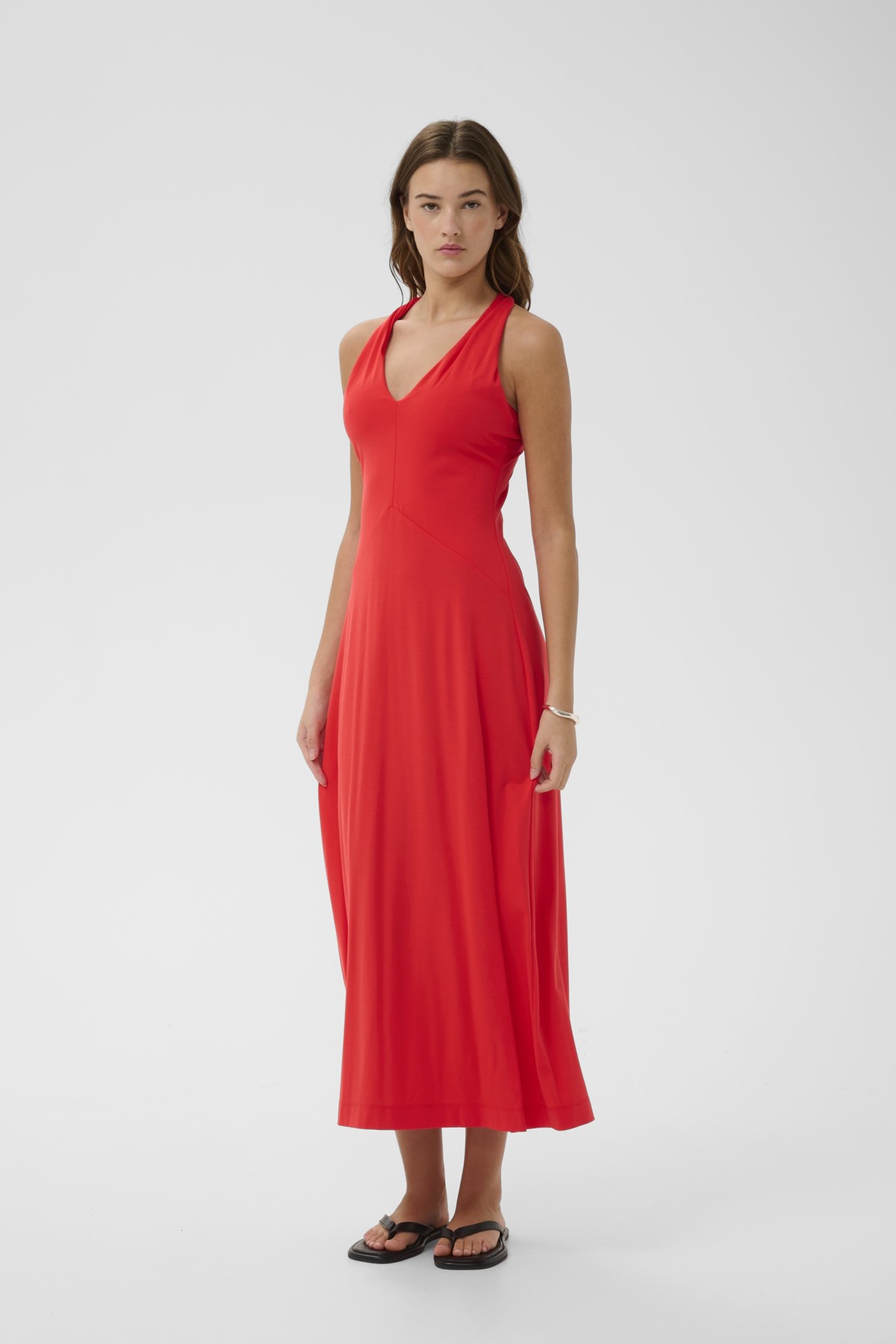 https://images.femalesconceptstore.becosoft.net/articles/Pennieiwlongdress130112563_171664_410.jpeg?qs=5180