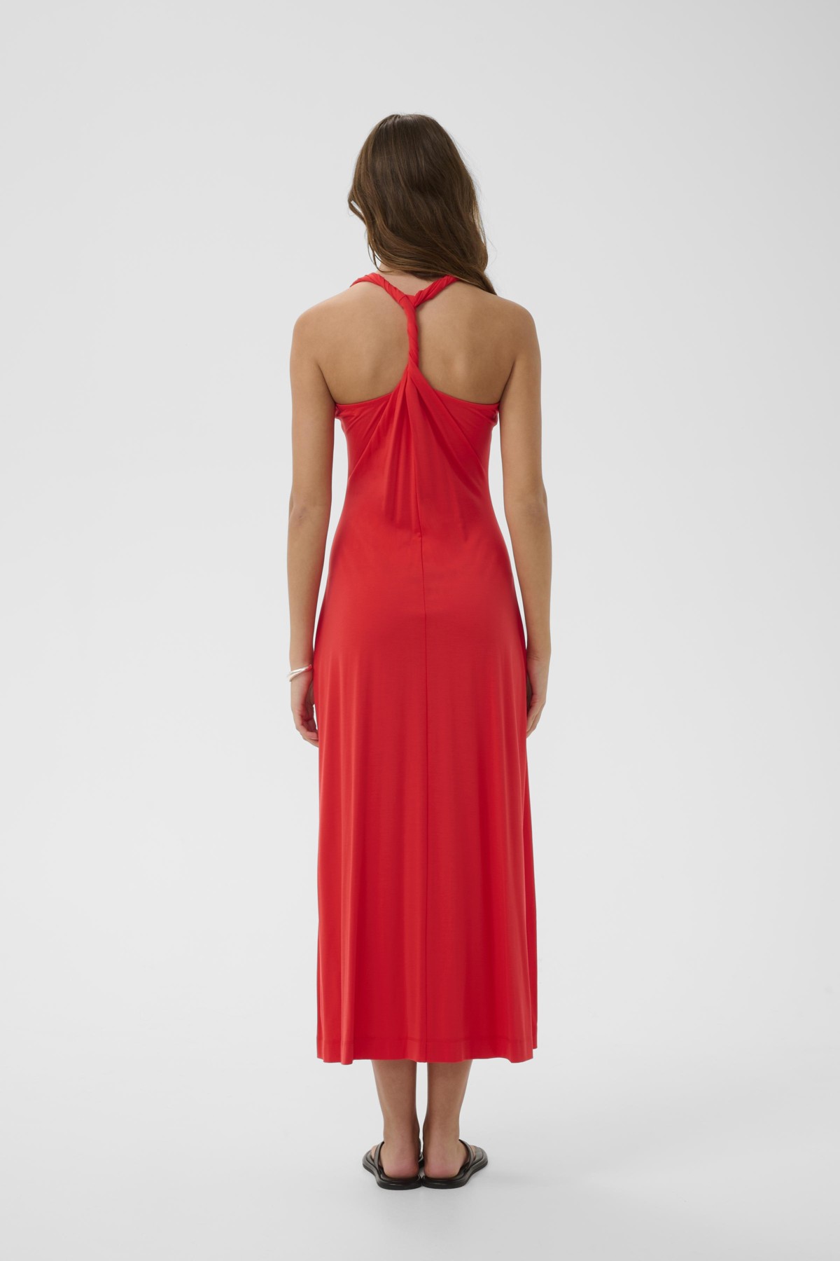 https://images.femalesconceptstore.becosoft.net/articles/Pennieiwlongdress230112563_171664_410.jpeg?qs=5181