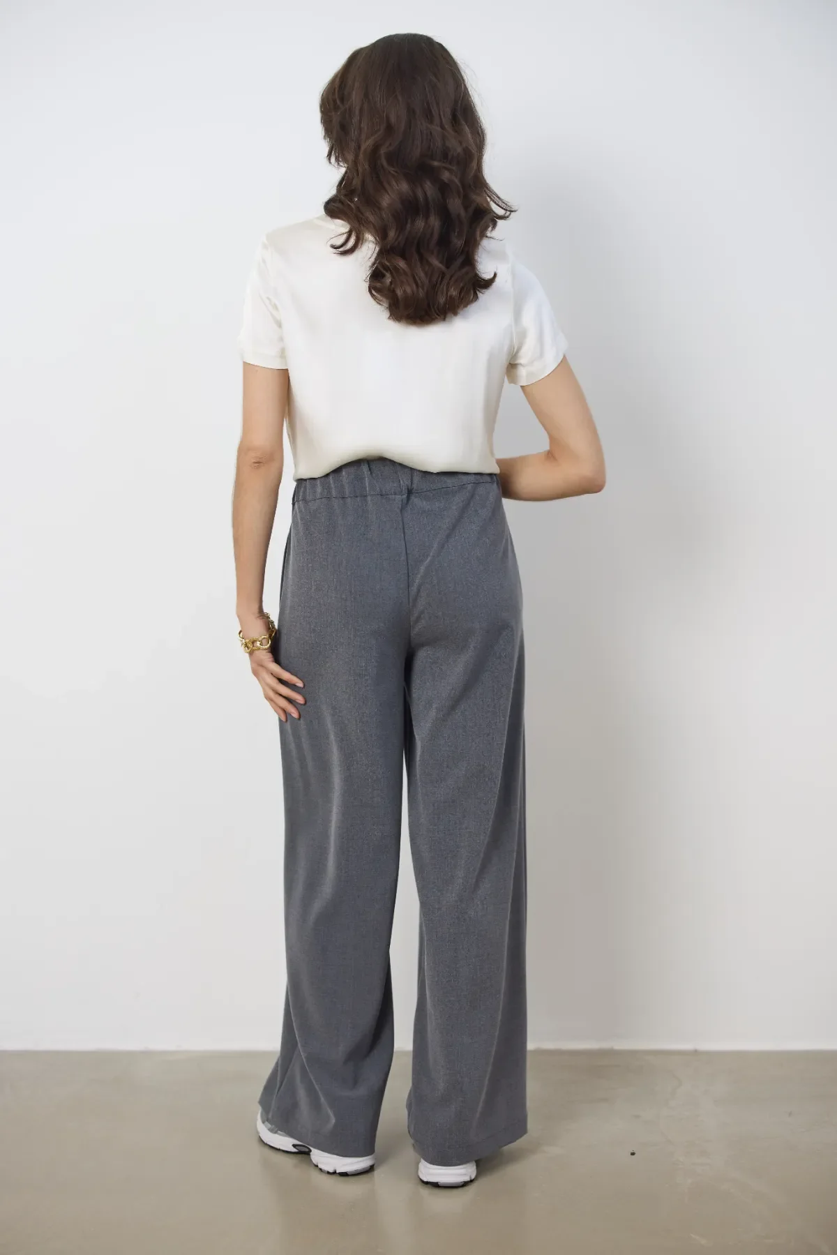 https://images.femalesconceptstore.becosoft.net/articles/SALOMEOFFWHITE-MAUDGREYSessionSansTitre2963_resultat_bbcb86fc-a7cf-4da9-8081-eb64180c9ce1.webp?qs=6579