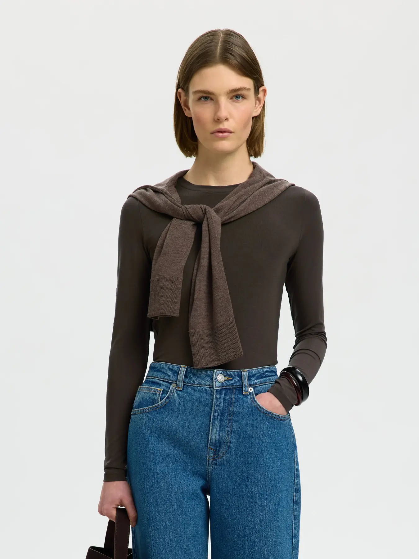 https://images.femalesconceptstore.becosoft.net/articles/SLWmanja1.webp?qs=5788