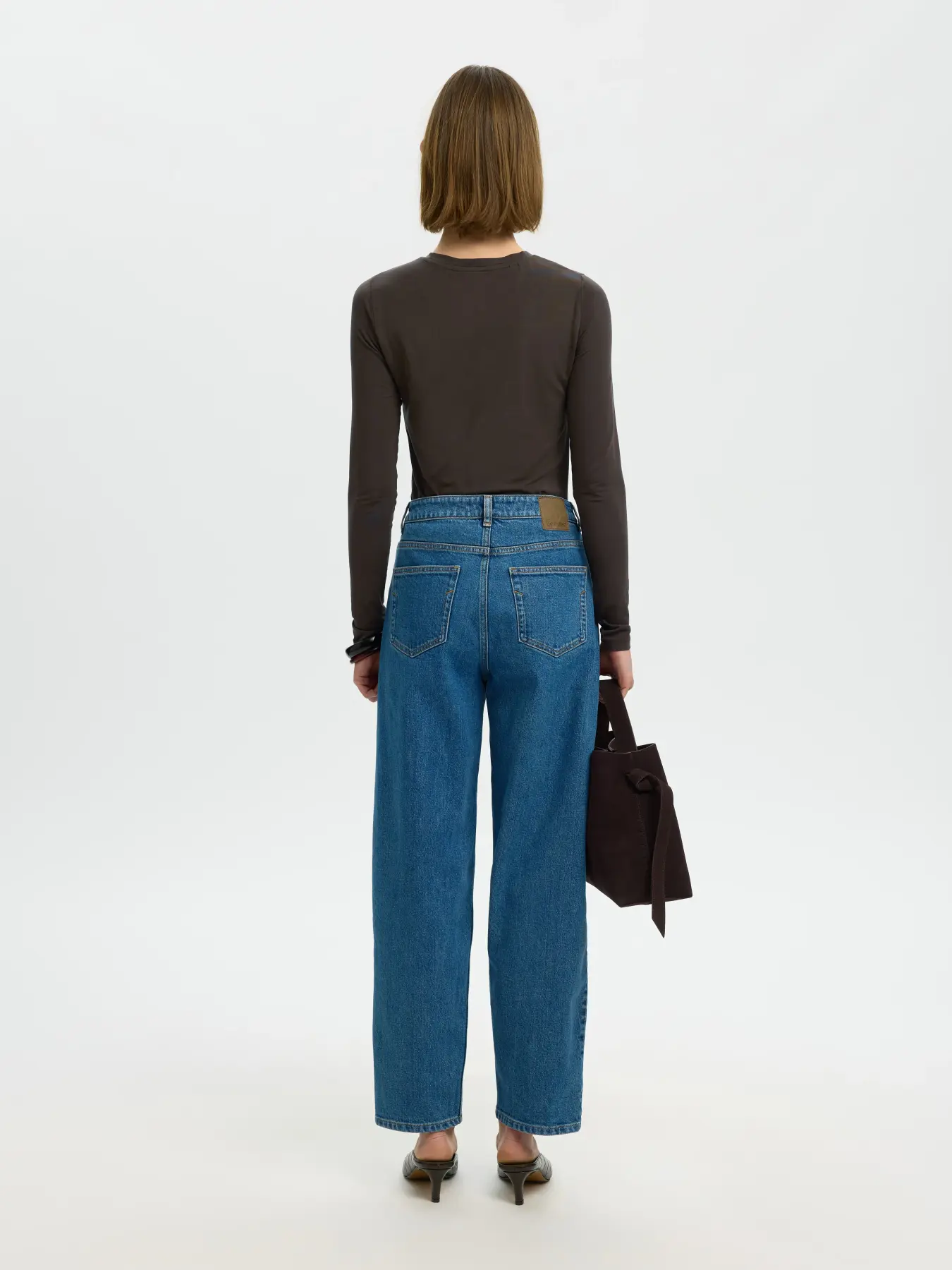 https://images.femalesconceptstore.becosoft.net/articles/SLWmanja2.webp?qs=5789