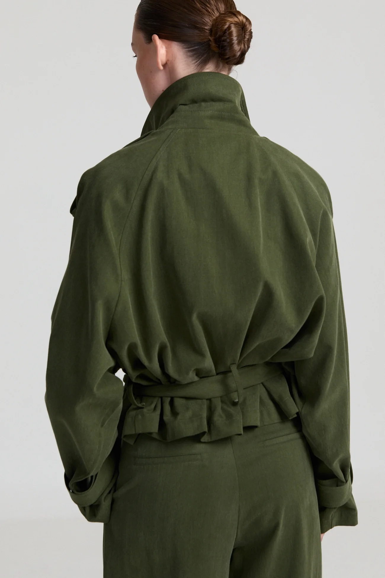 https://images.femalesconceptstore.becosoft.net/articles/Simonejacketkhakigreen2.webp?qs=5895