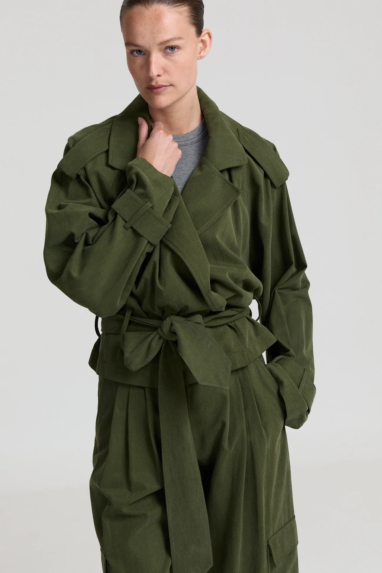 https://images.femalesconceptstore.becosoft.net/articles/Simonejacketkhakigreen4.webp?height=150&width=150&scale=canvas&qs=5896