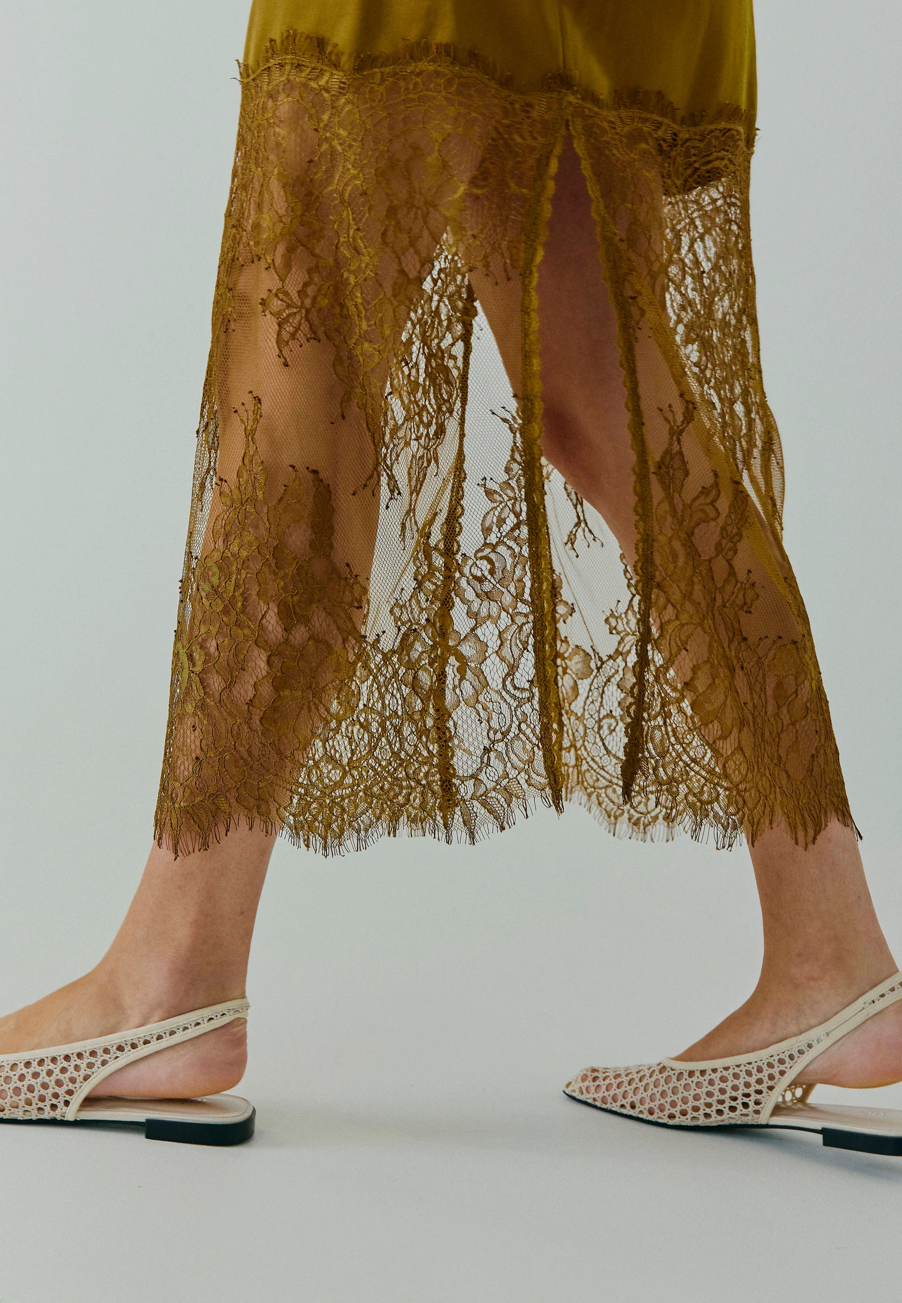 https://images.femalesconceptstore.becosoft.net/articles/Talua_slip_dress-Dresses-11863315-Caramel_brown-2.webp?qs=5558
