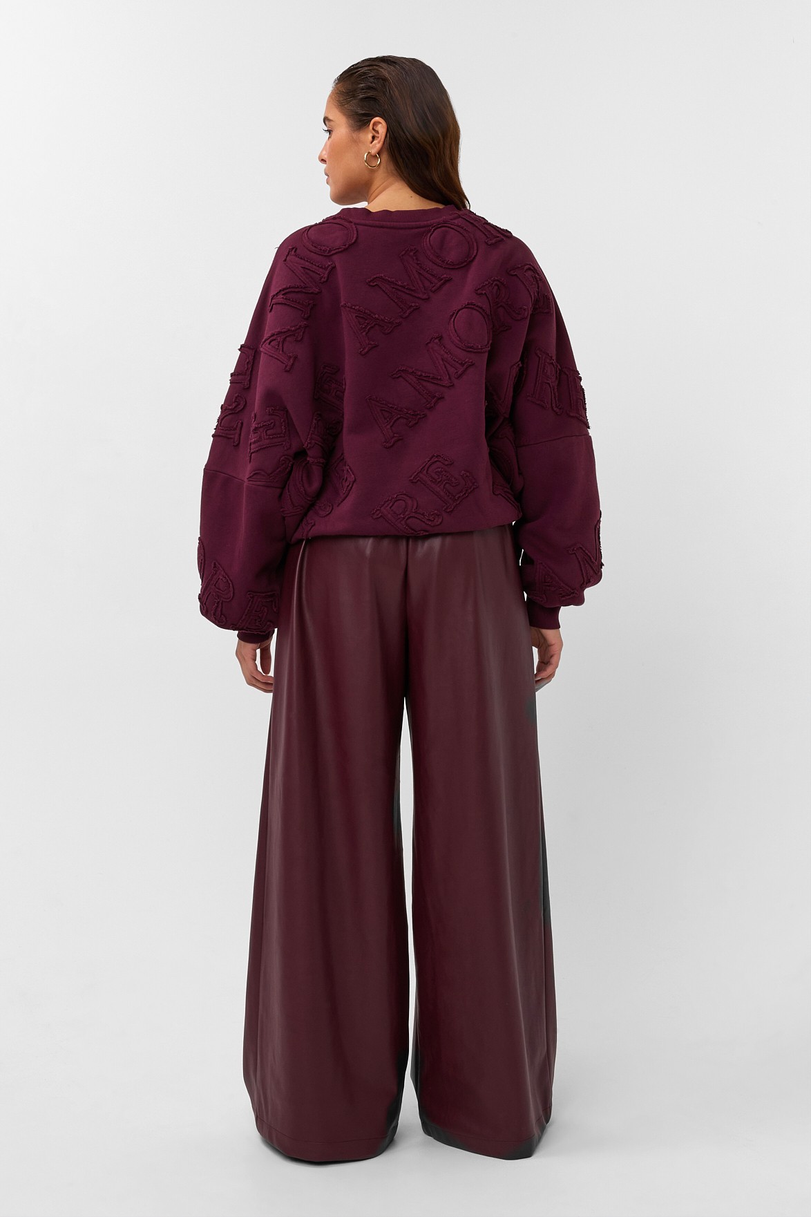 https://images.femalesconceptstore.becosoft.net/articles/Thorne263-56-603-32-57.jpg?qs=6282