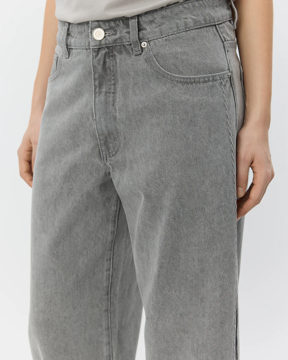 https://images.femalesconceptstore.becosoft.net/articles/VALENCIASW_TAPERED_JEANS-Jeans-S261265-8052_Stone_Grey-2.webp?height=150&width=150&scale=canvas&qs=4611