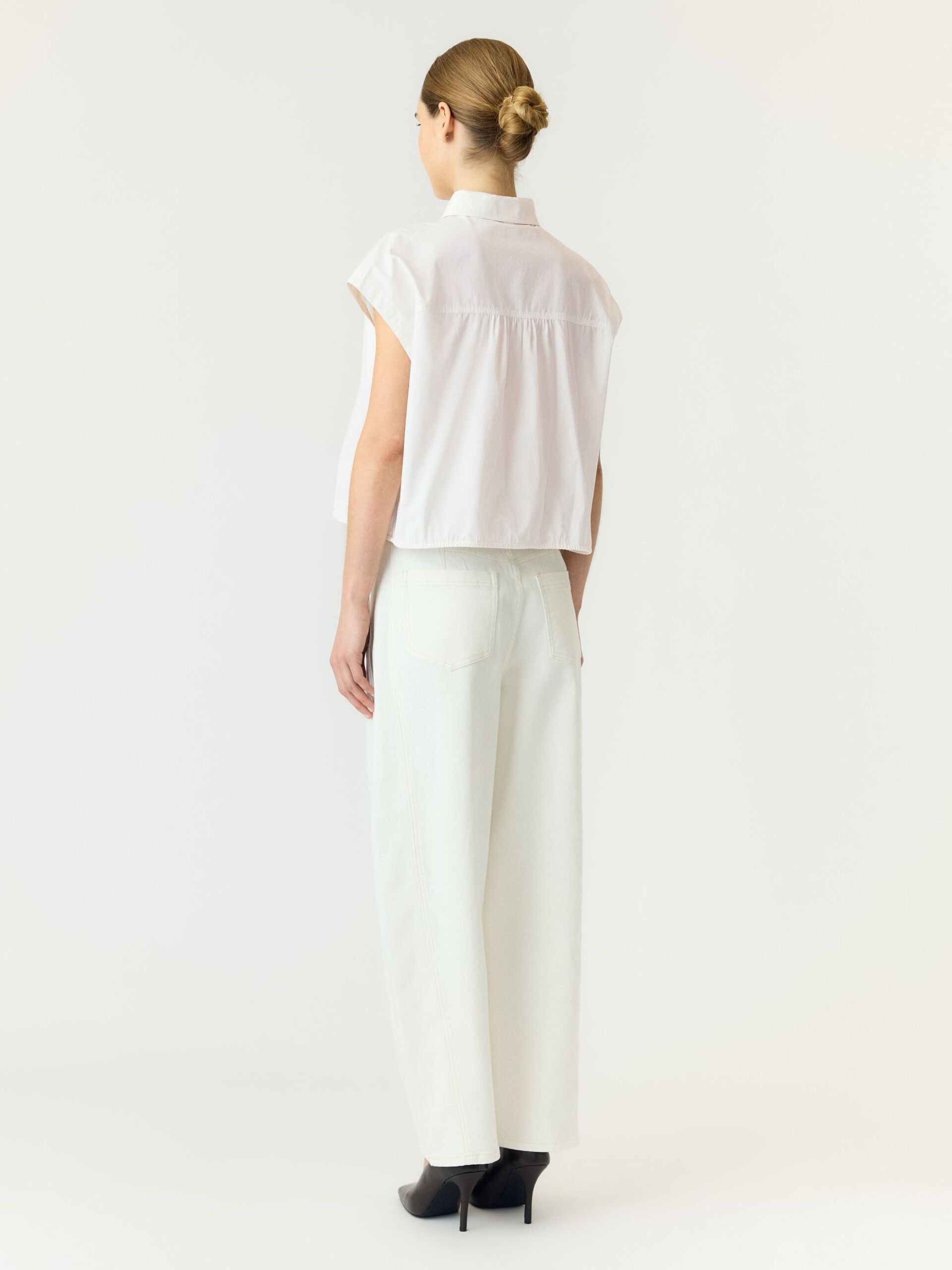 https://images.femalesconceptstore.becosoft.net/articles/YASLEA26038381_StarWhite_004.jpg?qs=6364