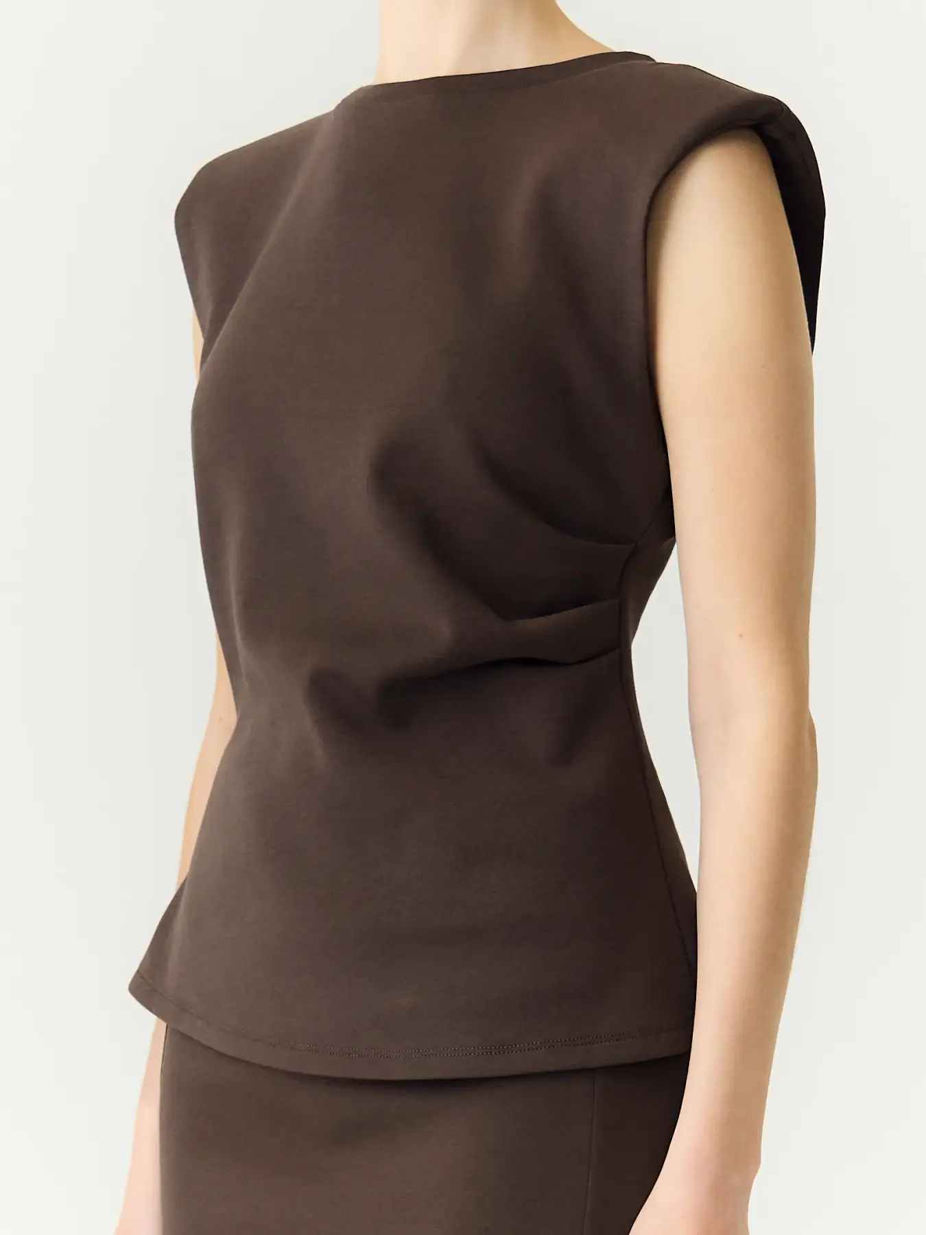 https://images.femalesconceptstore.becosoft.net/articles/Yaspina-top-choc1.webp?qs=5796