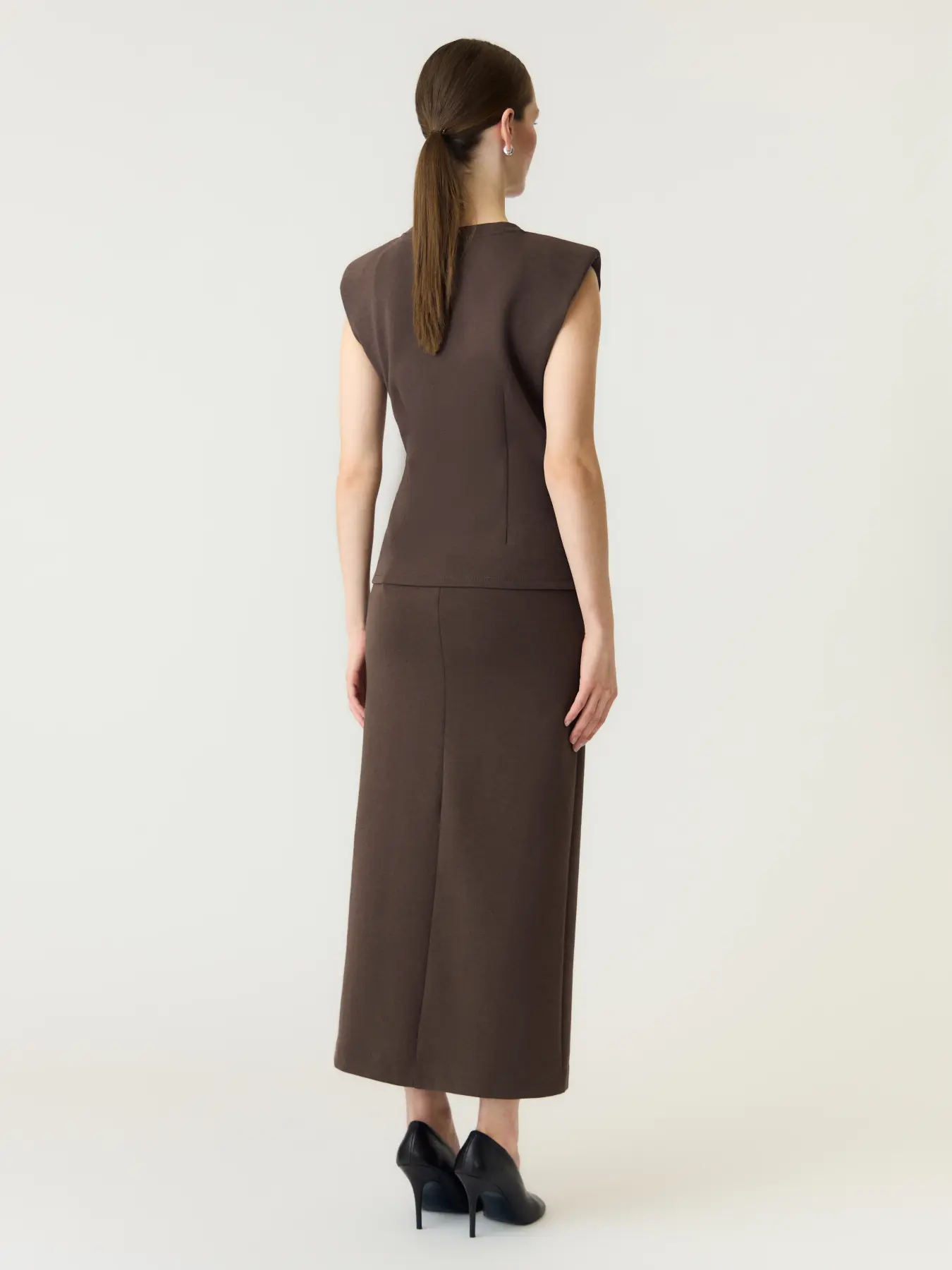 https://images.femalesconceptstore.becosoft.net/articles/Yaspina-top-choc2.webp?qs=5798