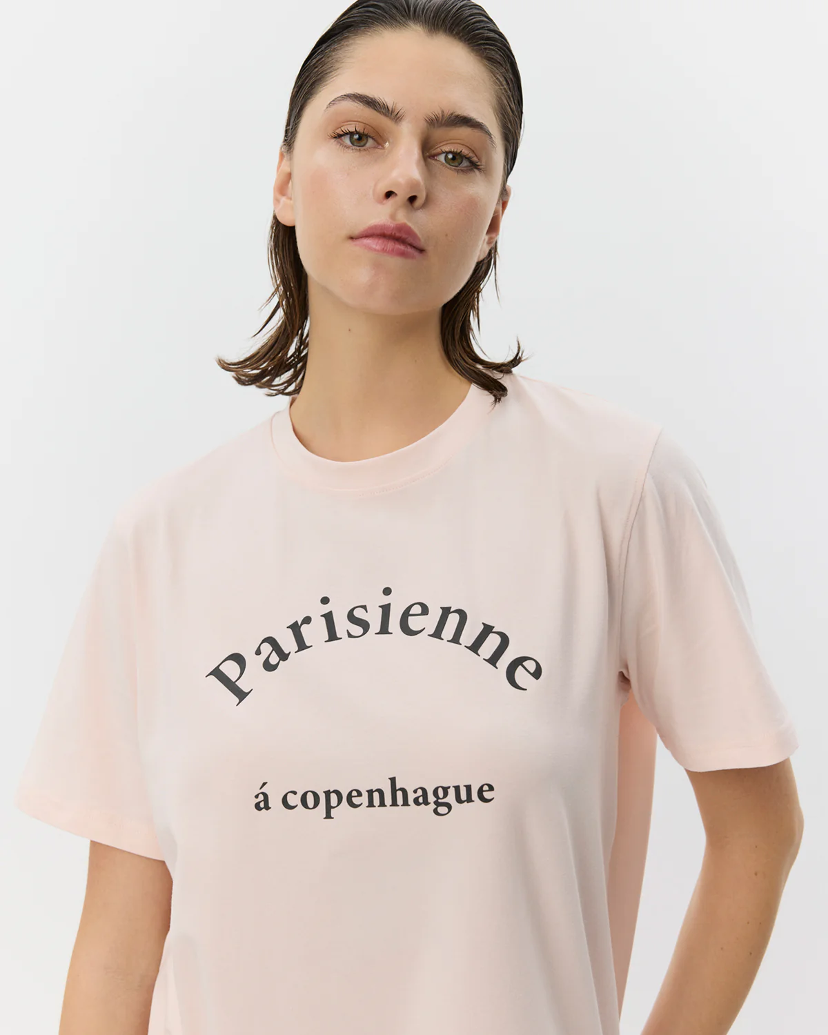 https://images.femalesconceptstore.becosoft.net/articles/ZENASW_PRINTET_T-SHIRT-T-shirt-S261450-4260_Douce_Pink-3.webp?qs=5330