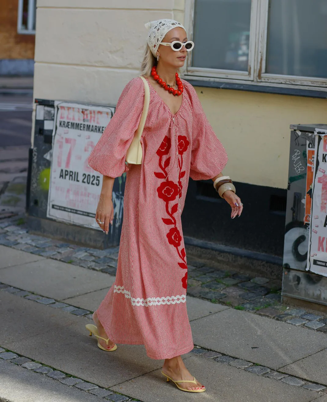 https://images.femalesconceptstore.becosoft.net/articles/abelone_dress_add3_13-08.webp?qs=5570