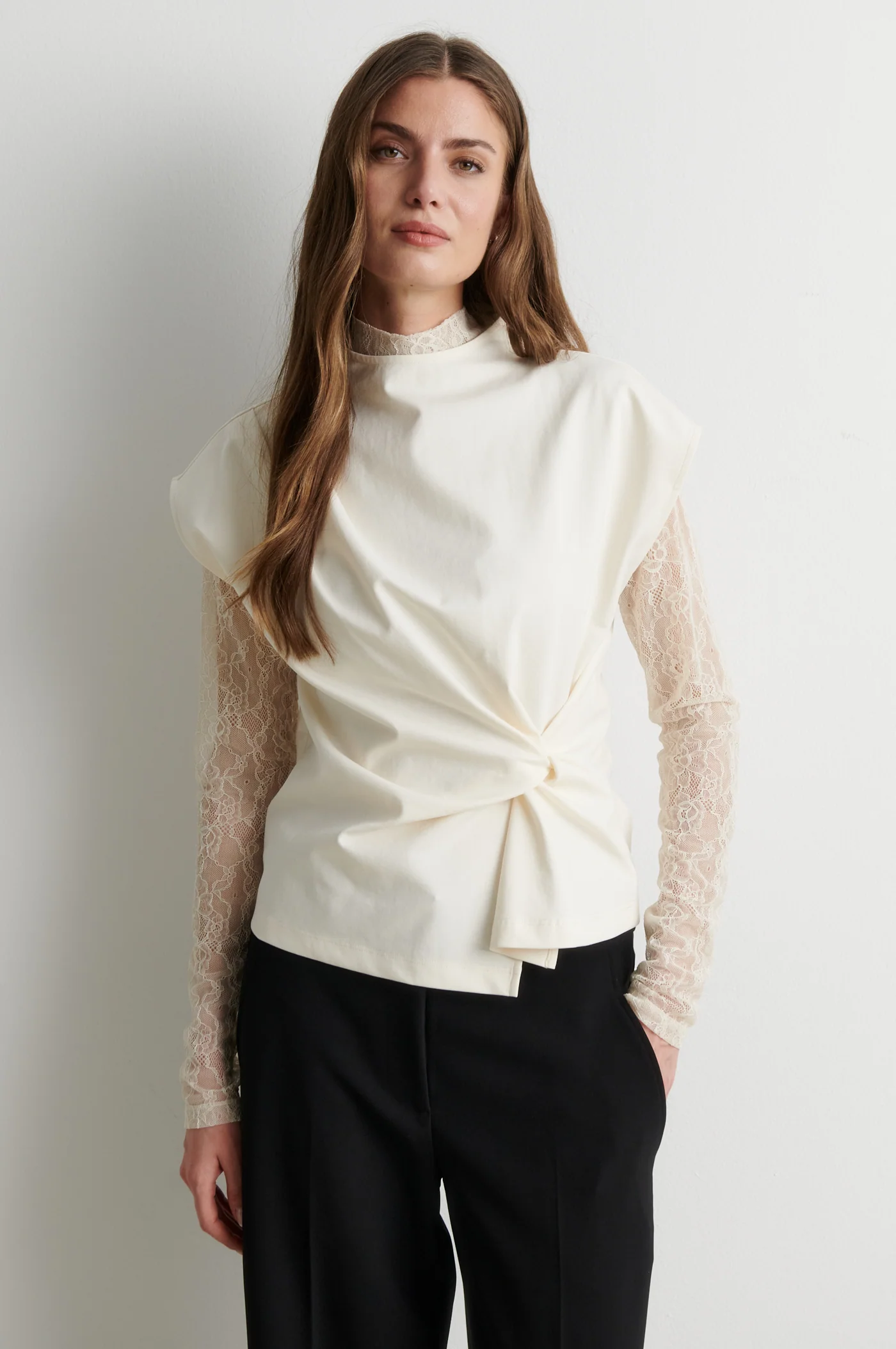 https://images.femalesconceptstore.becosoft.net/articles/arkai3.webp?qs=6916