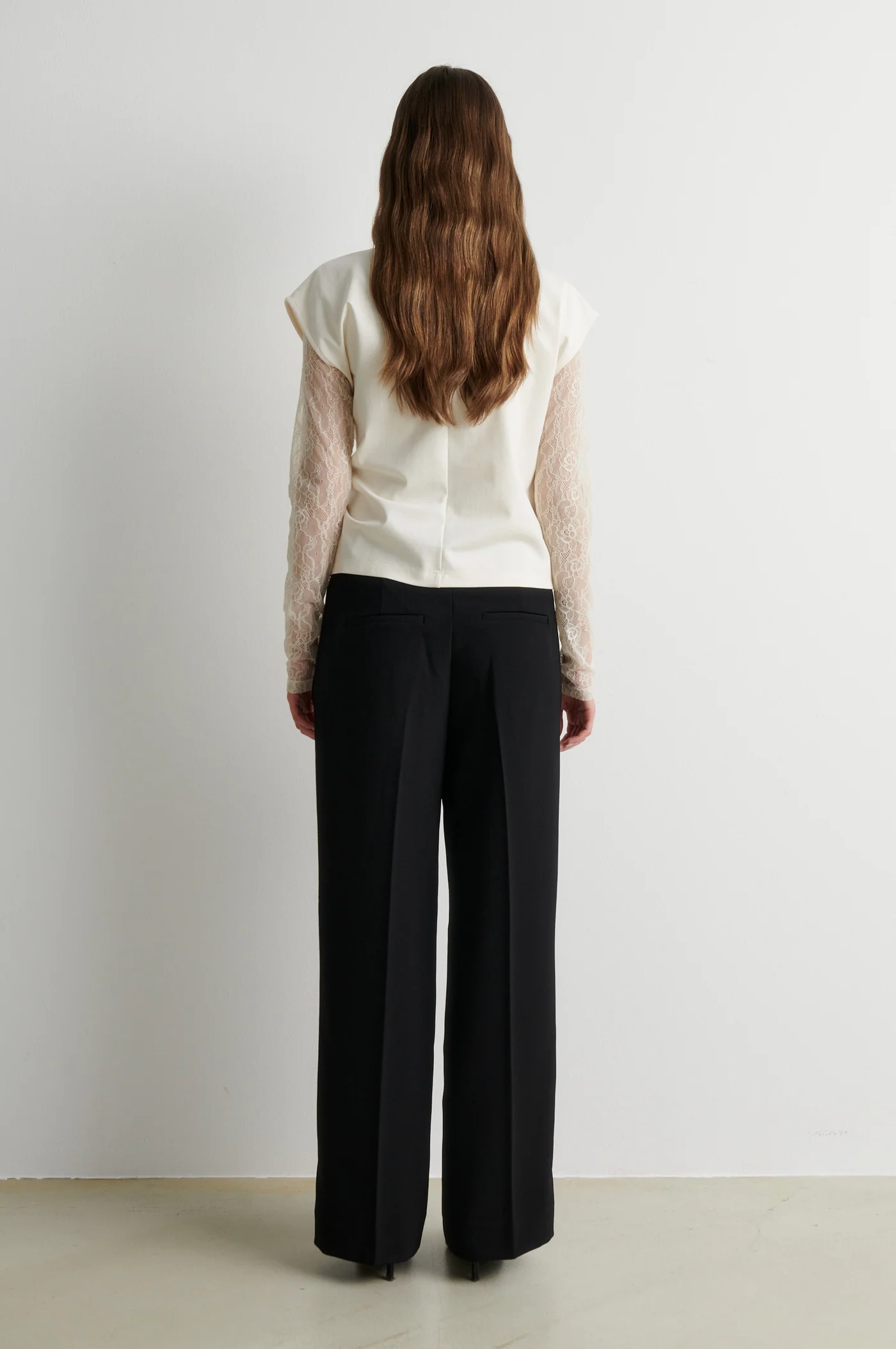 https://images.femalesconceptstore.becosoft.net/articles/arkai4.webp?qs=6917
