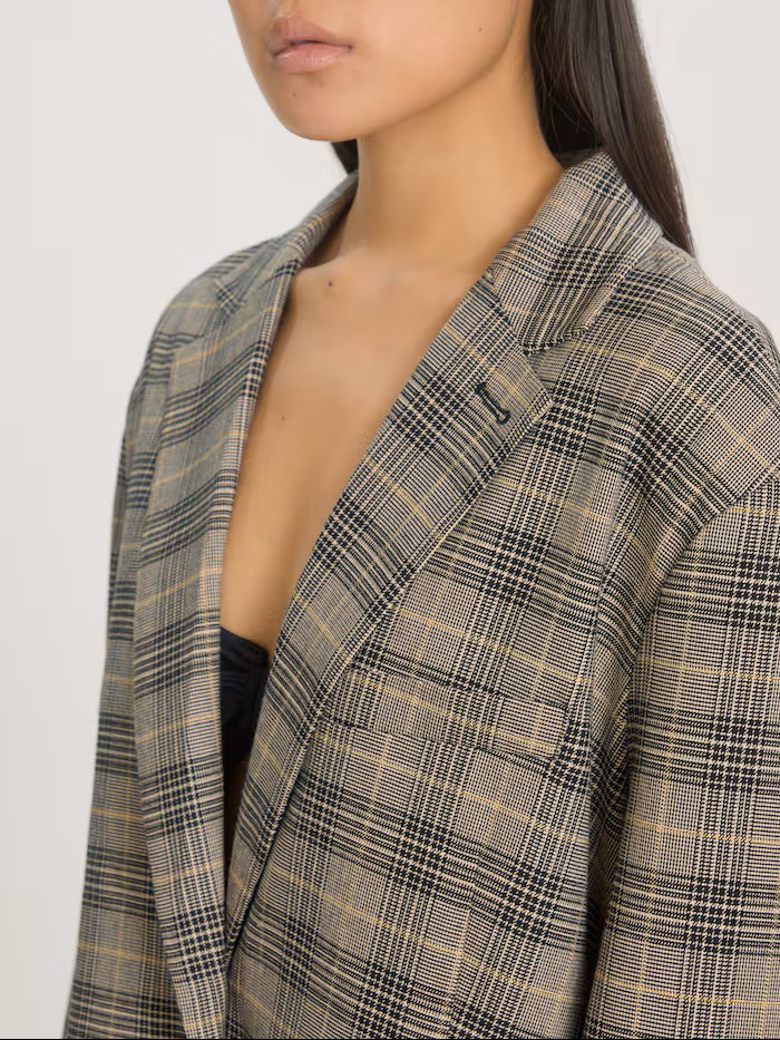 https://images.femalesconceptstore.becosoft.net/articles/arwen1.jpg?qs=6617