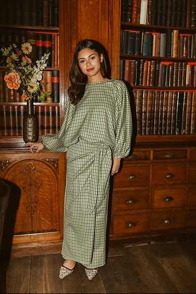 https://images.femalesconceptstore.becosoft.net/articles/blousezoegroeneruit2.jpg?qs=5675