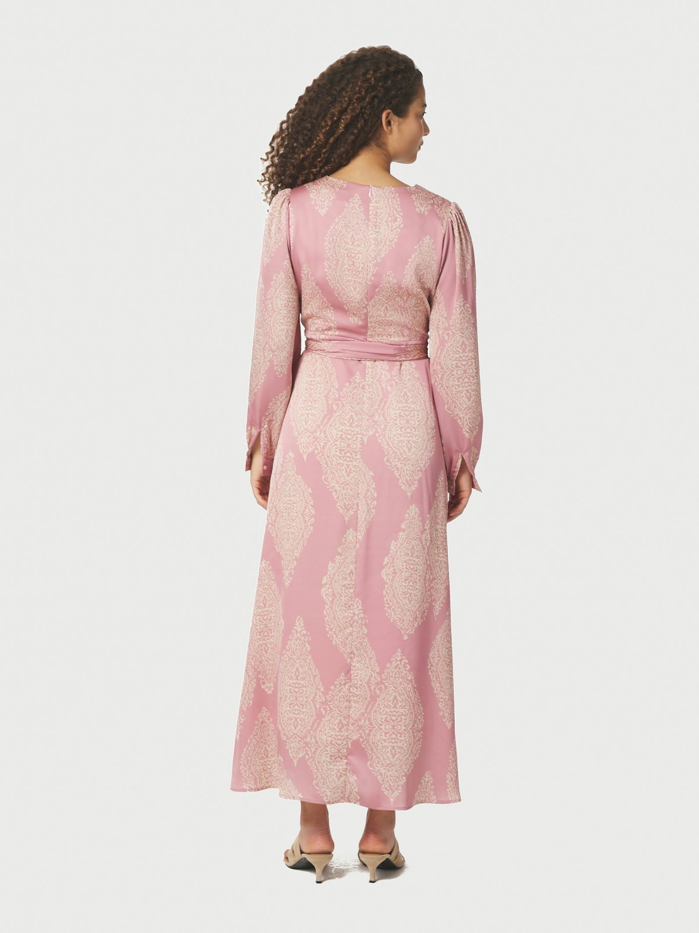 https://images.femalesconceptstore.becosoft.net/articles/bretti2.jpg?qs=5749