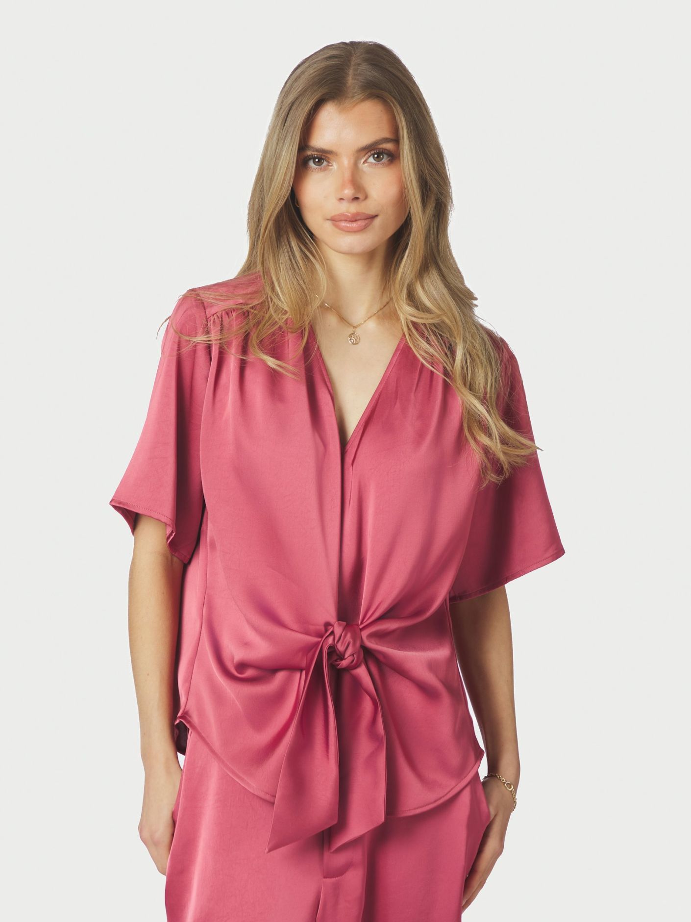 https://images.femalesconceptstore.becosoft.net/articles/casadia165695_430_2.jpg?qs=5441