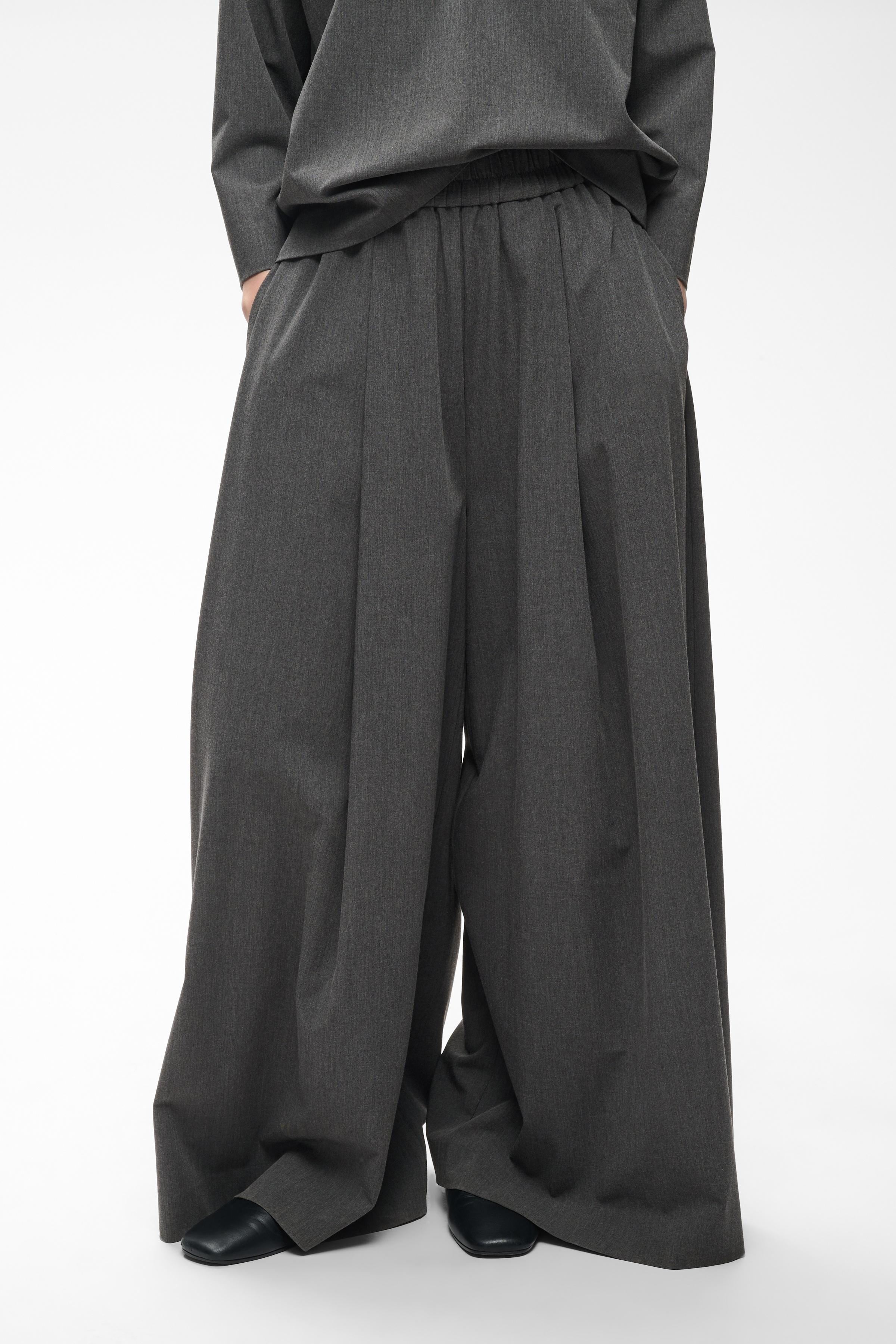 https://images.femalesconceptstore.becosoft.net/articles/cleohiwdarkgrey30112880_300596_500.jpeg?qs=6208