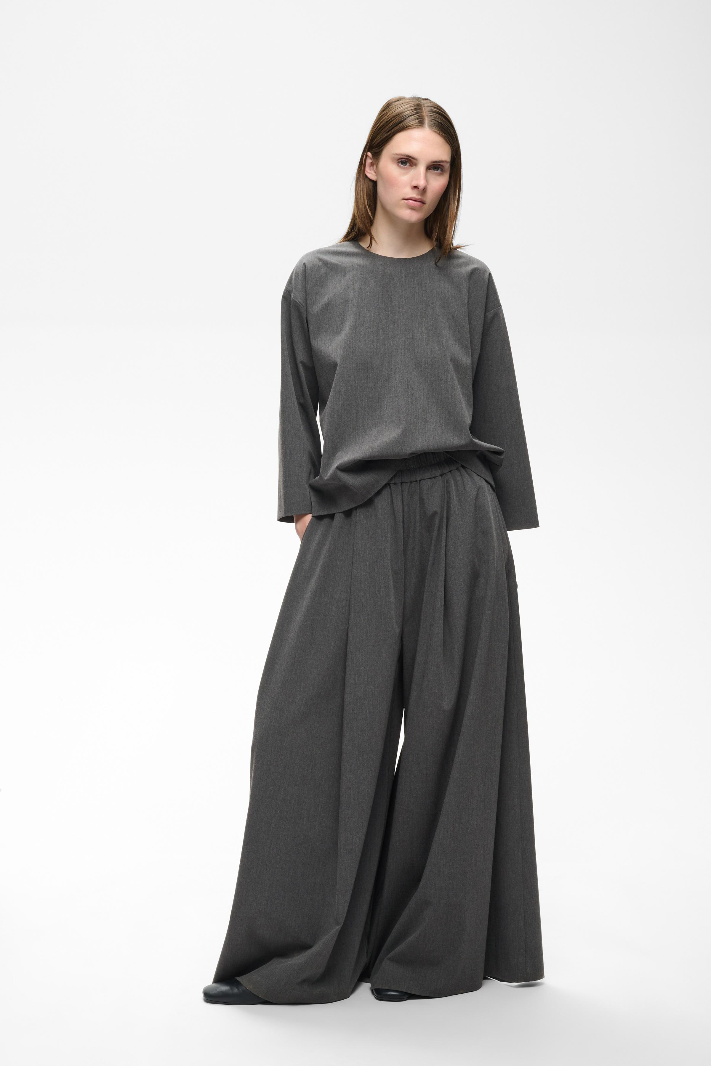 https://images.femalesconceptstore.becosoft.net/articles/cleohiwdarkgreymelange30112880_300596_400.jpeg?qs=6207