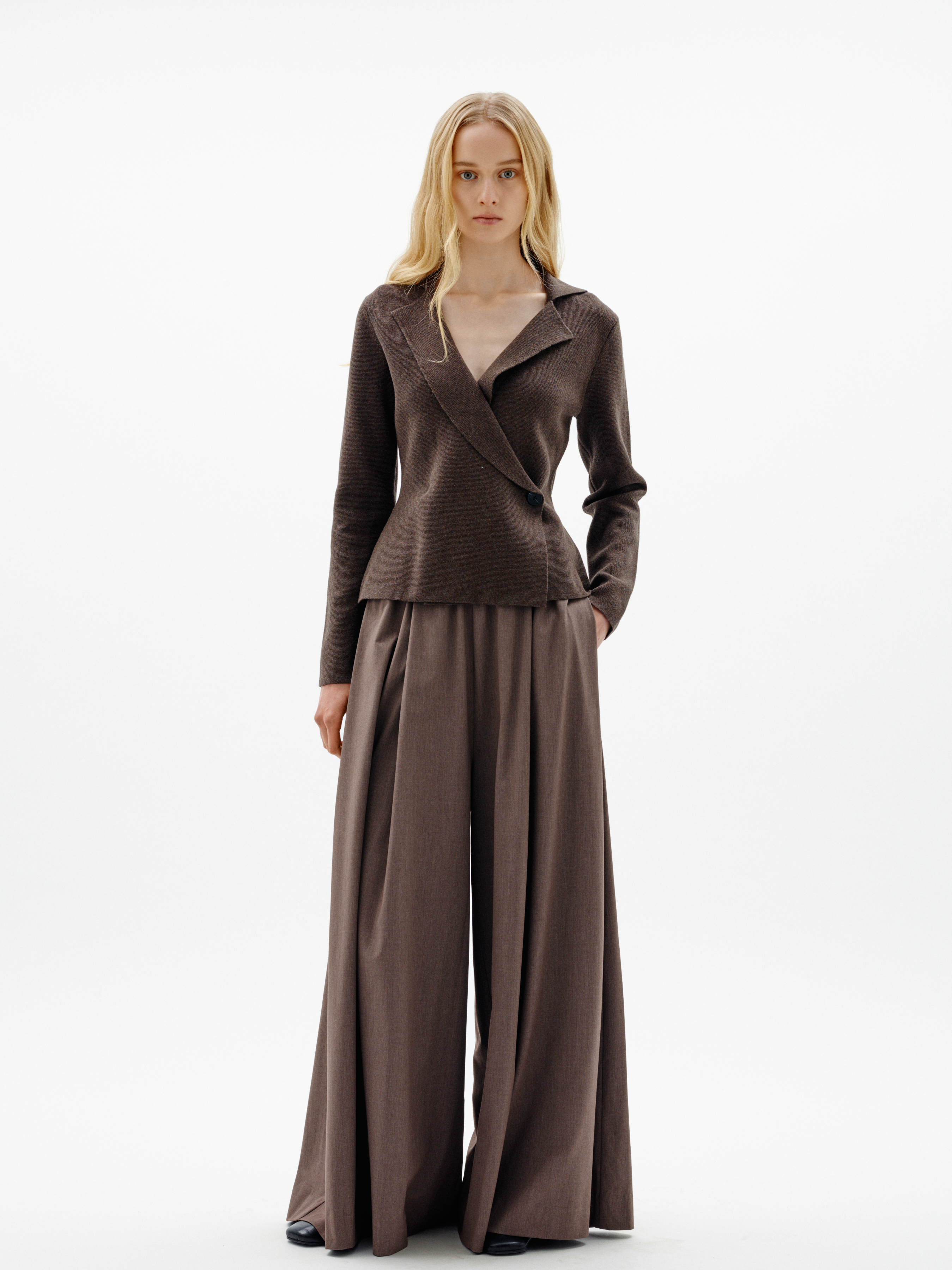 https://images.femalesconceptstore.becosoft.net/articles/cleohiwtorte30112880_1911091_600.jpeg?qs=6206