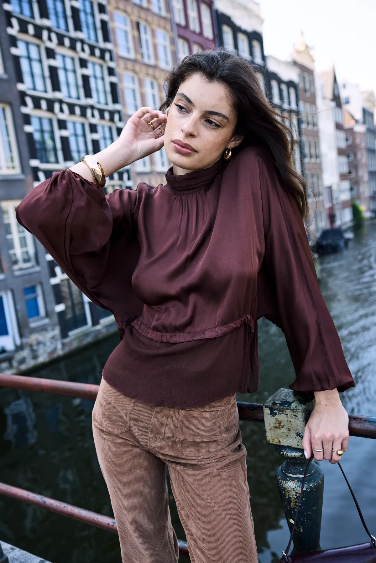 https://images.femalesconceptstore.becosoft.net/articles/coraliebronze1.webp?qs=6582