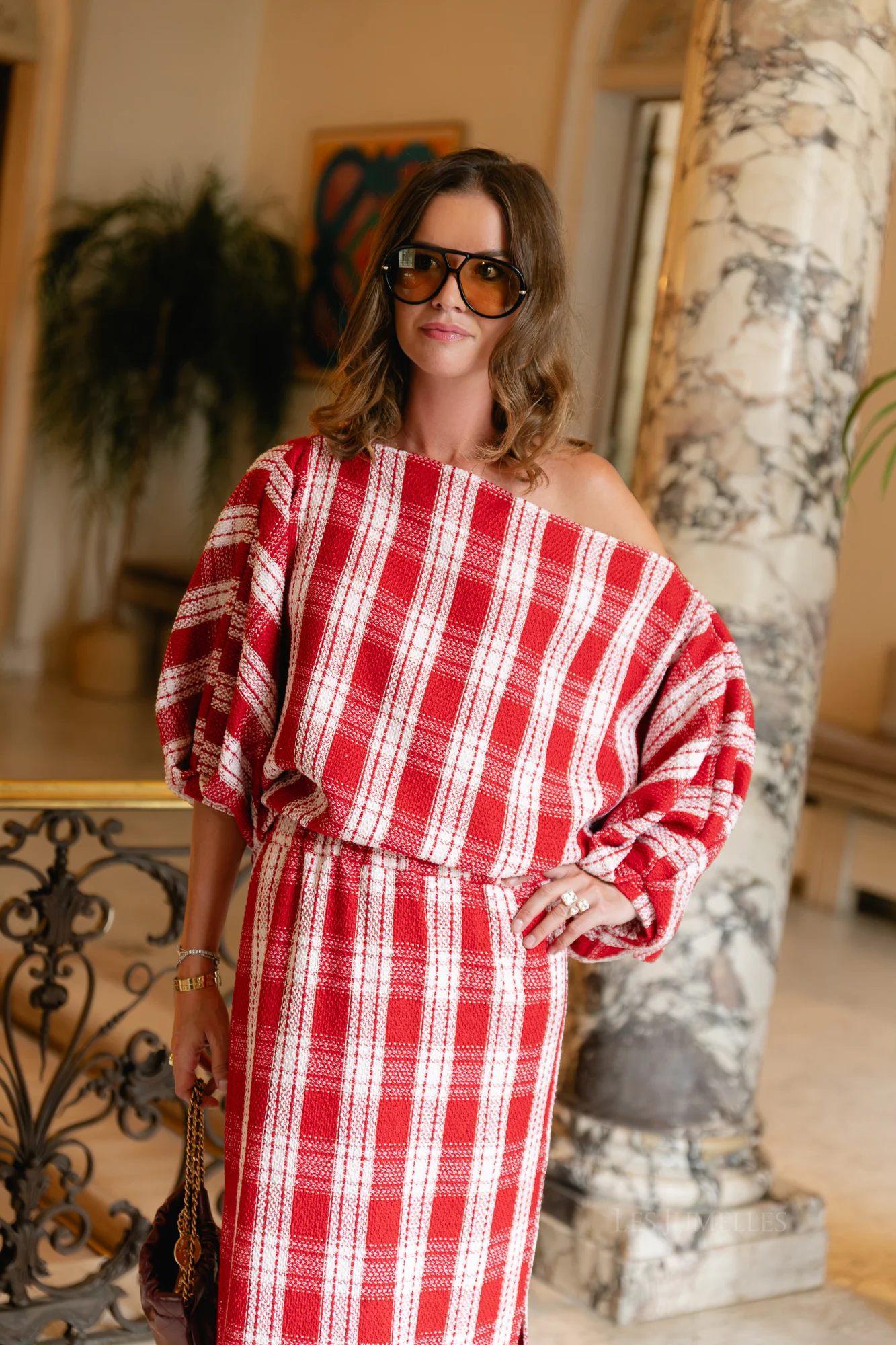 https://images.femalesconceptstore.becosoft.net/articles/cosetteblousered-white2.webp?qs=6530