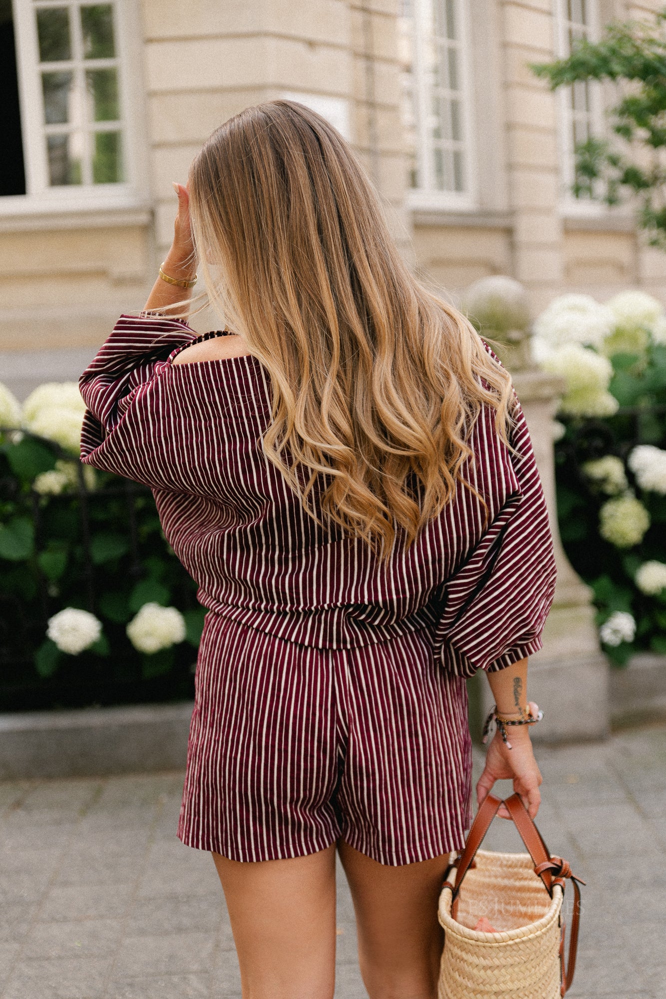 https://images.femalesconceptstore.becosoft.net/articles/cosetteburgundystripesblouse2.webp?qs=5800