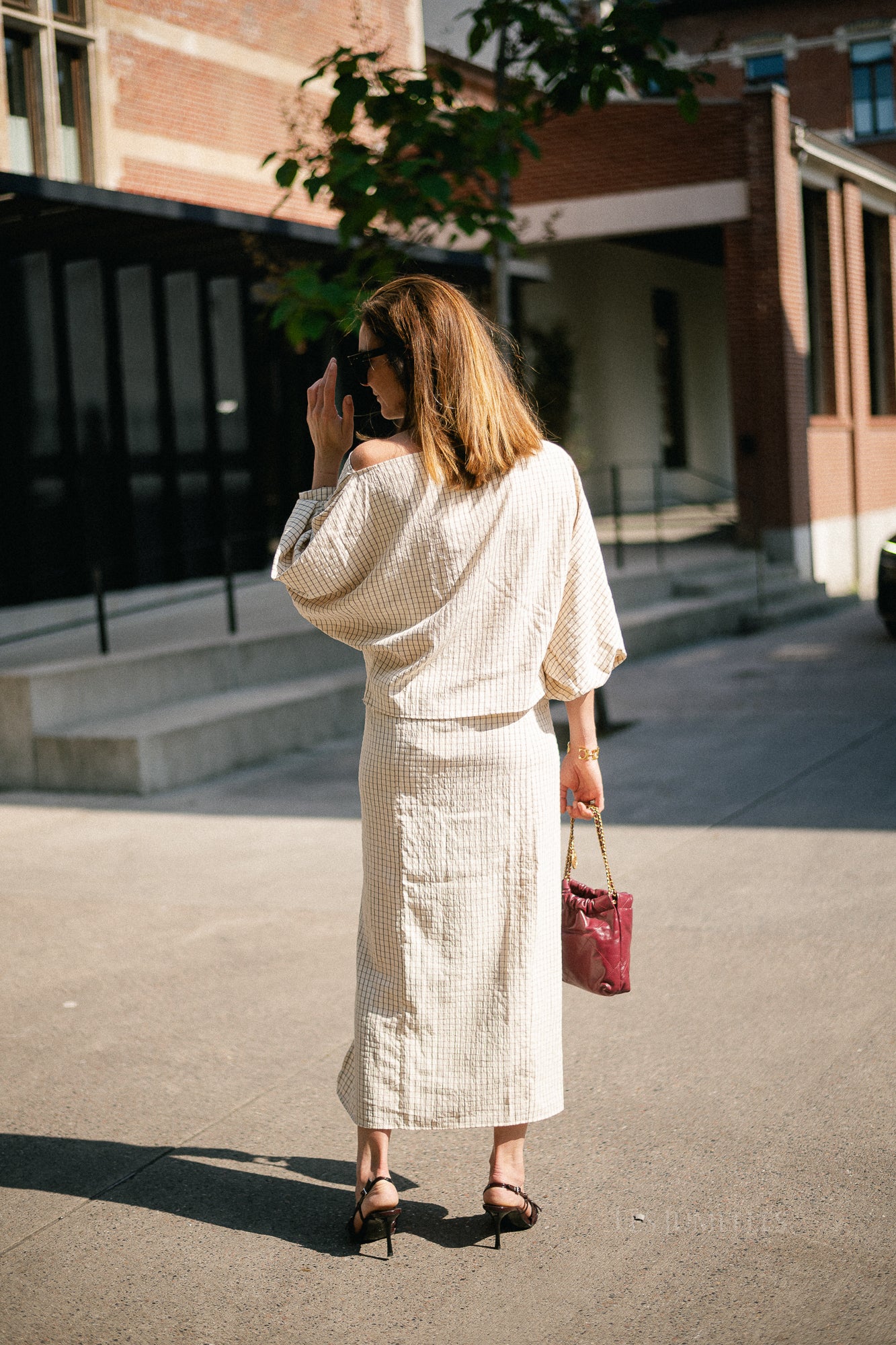 https://images.femalesconceptstore.becosoft.net/articles/cosettecheckeredblouseecru2.jpg?qs=5702