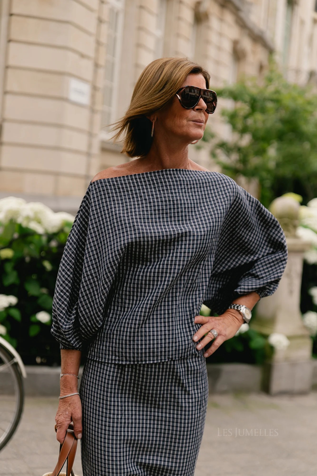 https://images.femalesconceptstore.becosoft.net/articles/cosettecheckeredblousenavy2.jpg?qs=5704