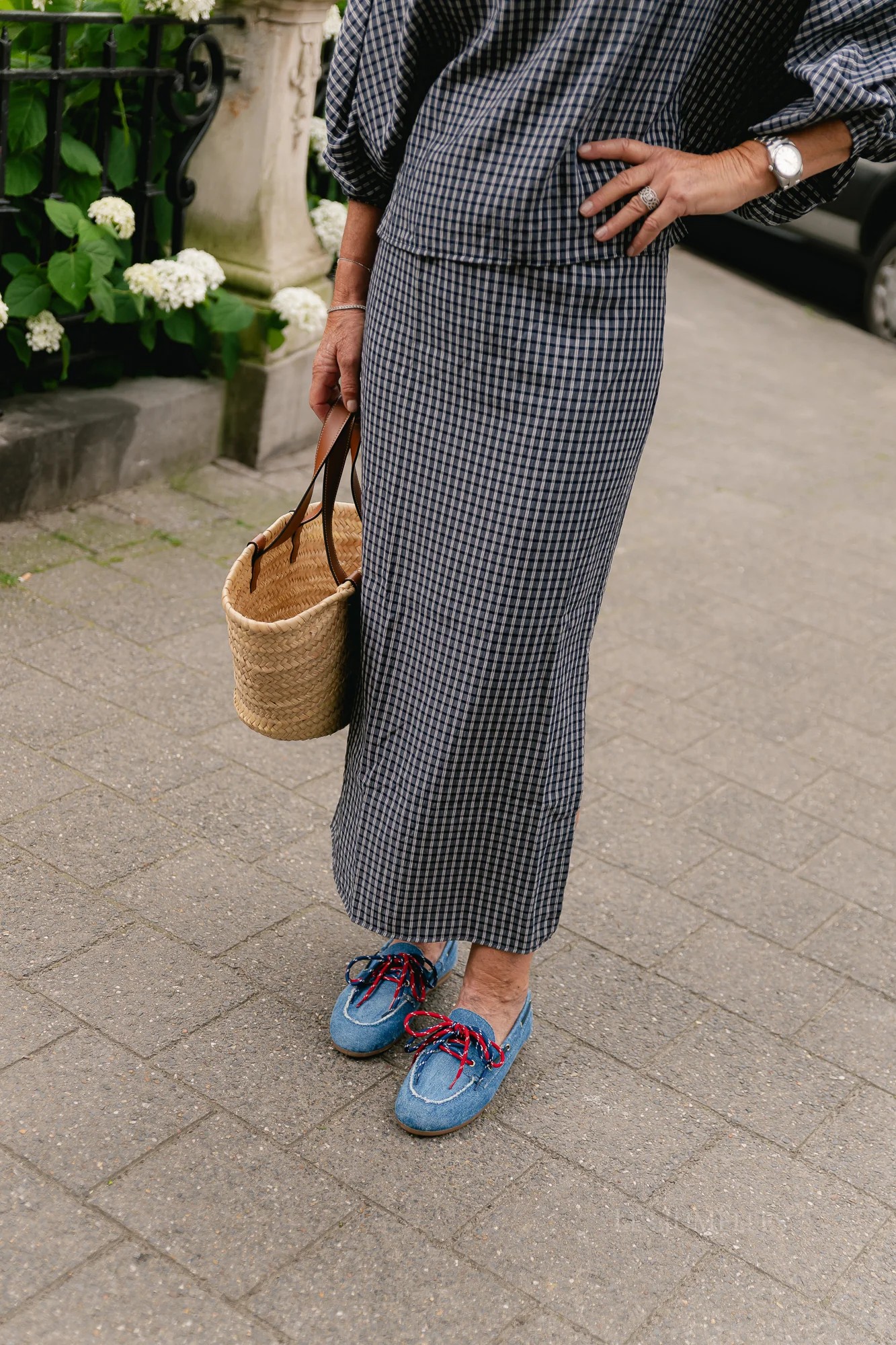 https://images.femalesconceptstore.becosoft.net/articles/cosettecheckeredskirtnavy1.jpg?qs=5705