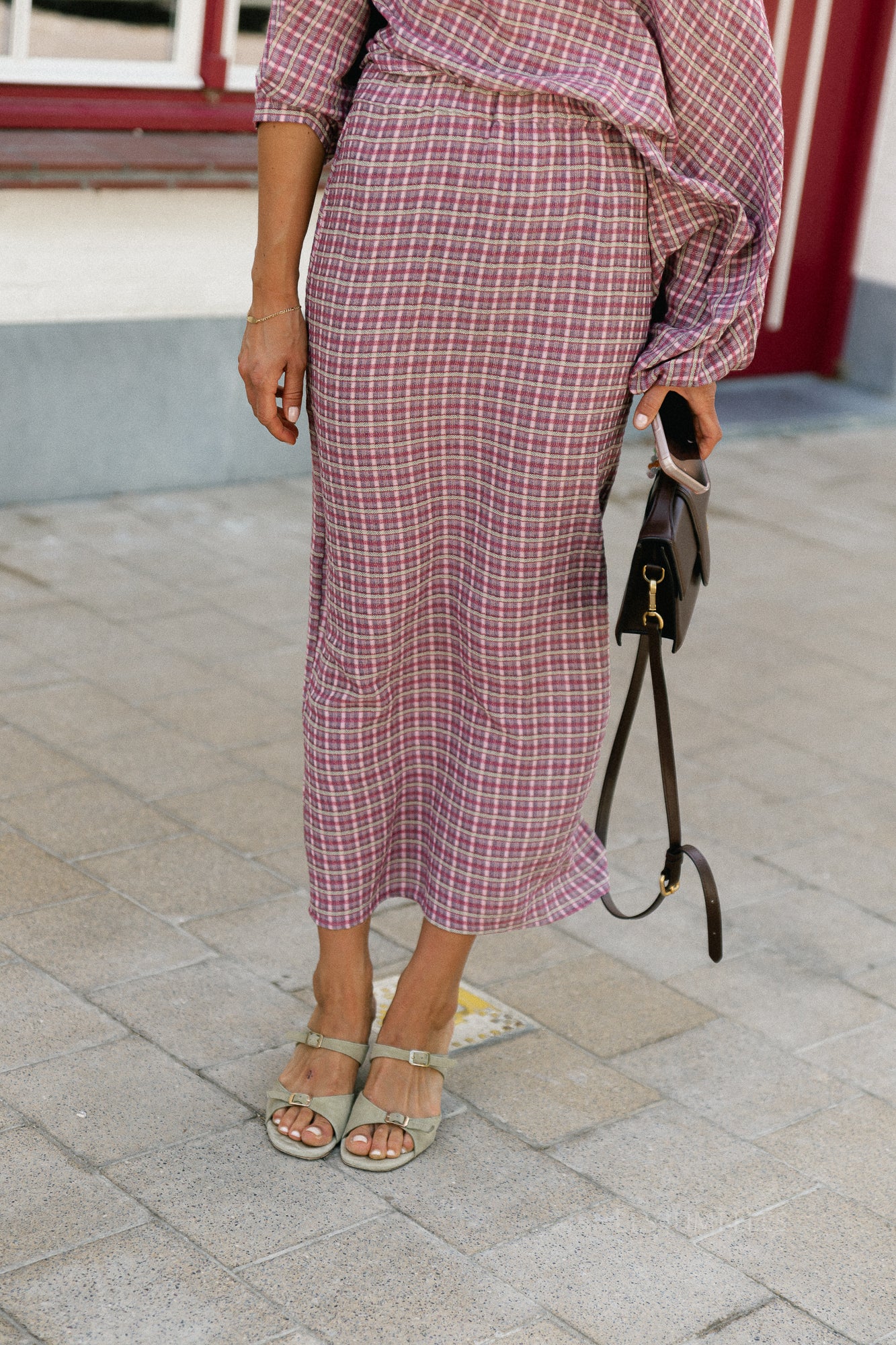 https://images.femalesconceptstore.becosoft.net/articles/cosettesigncheckskirt1.jpg?qs=5765