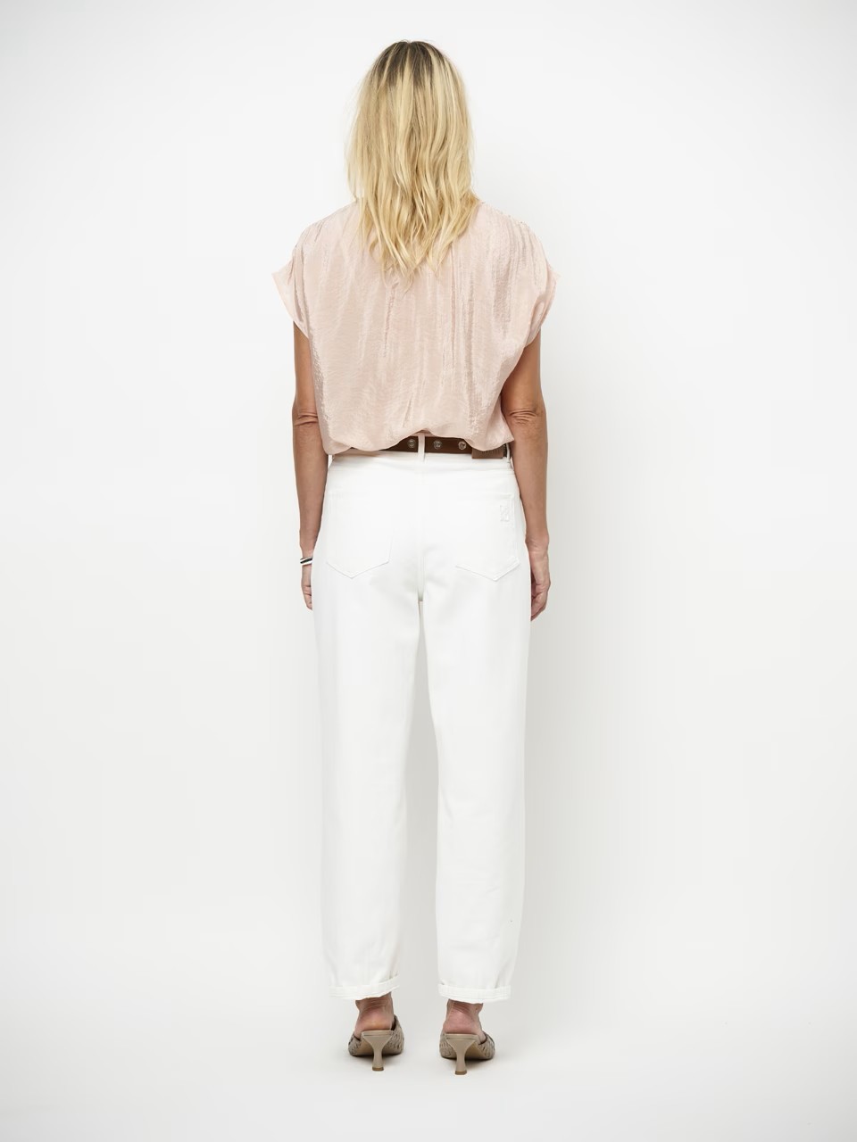 https://images.femalesconceptstore.becosoft.net/articles/dante6-rover3.jpg?qs=5588