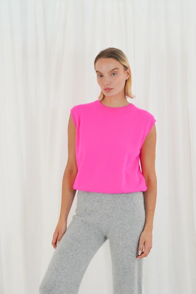 https://images.femalesconceptstore.becosoft.net/articles/durango-neonpink3.webp?qs=4656