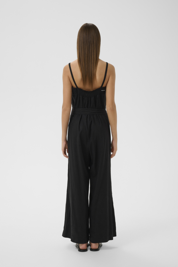 https://images.femalesconceptstore.becosoft.net/articles/edithiwjumpsuit30112546_194008_450.jpeg?qs=5380