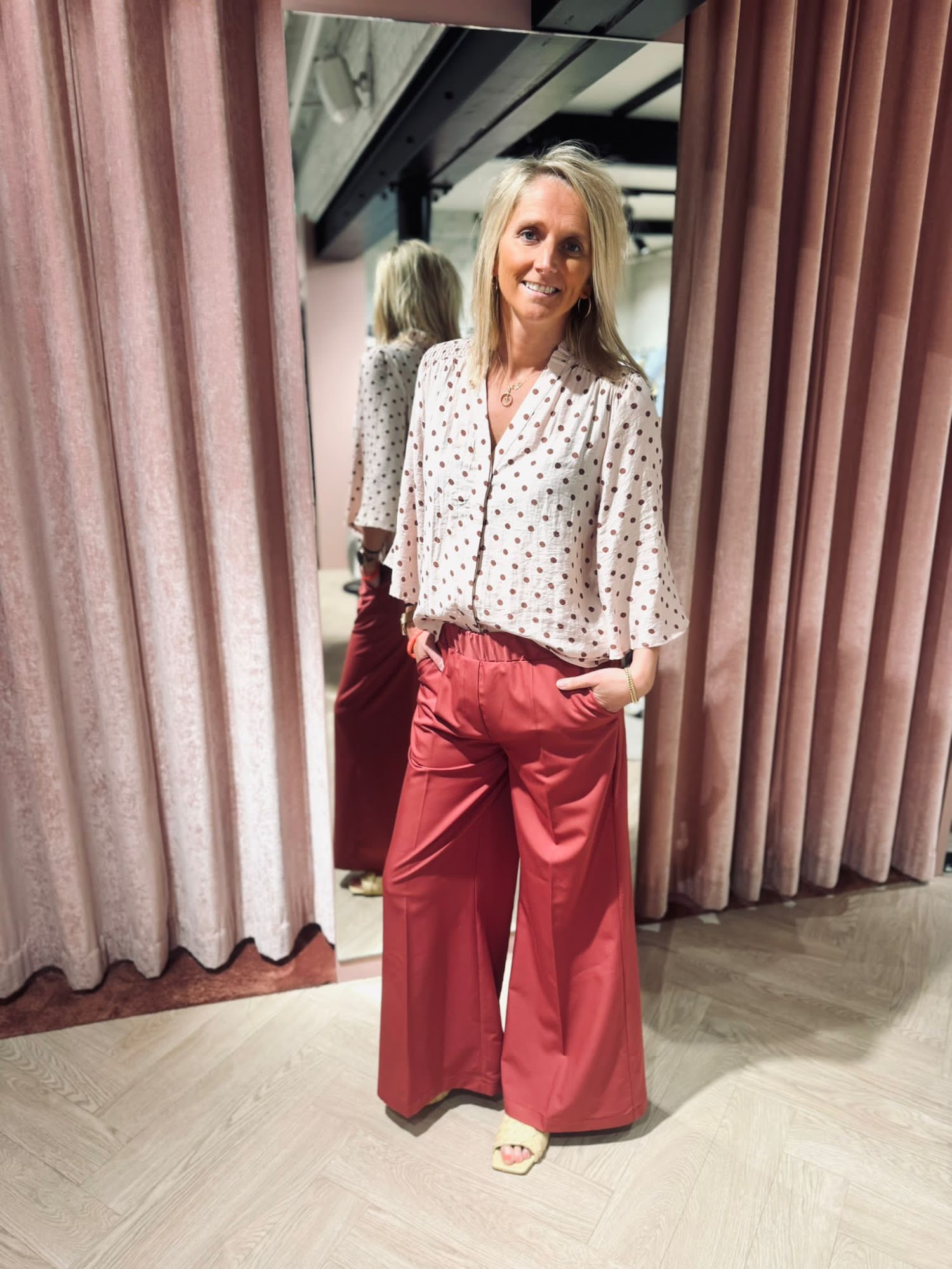 https://images.femalesconceptstore.becosoft.net/articles/ellapantsnidemdito.jpg?qs=5793