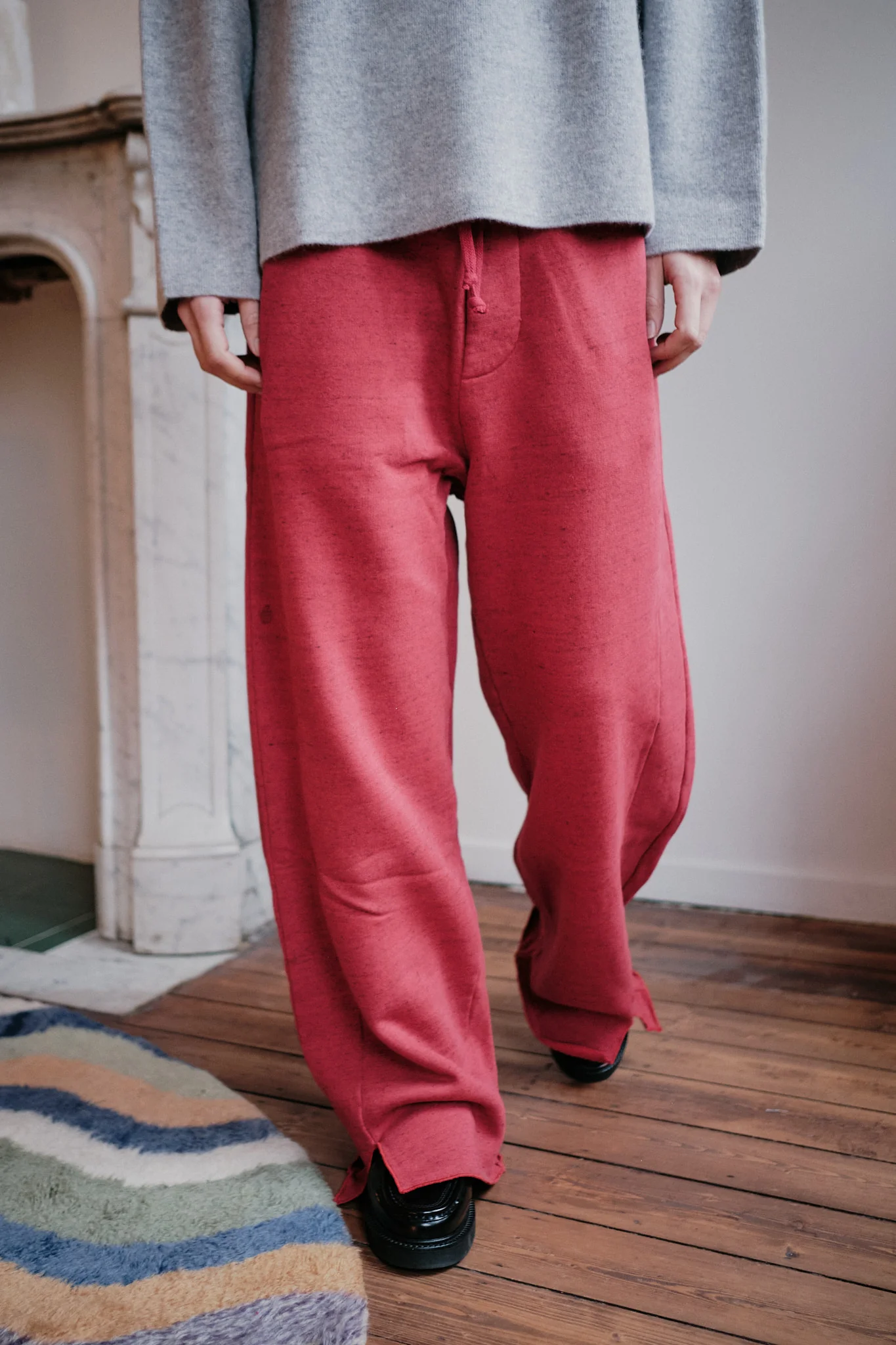 https://images.femalesconceptstore.becosoft.net/articles/ellepantsred2.webp?qs=6459