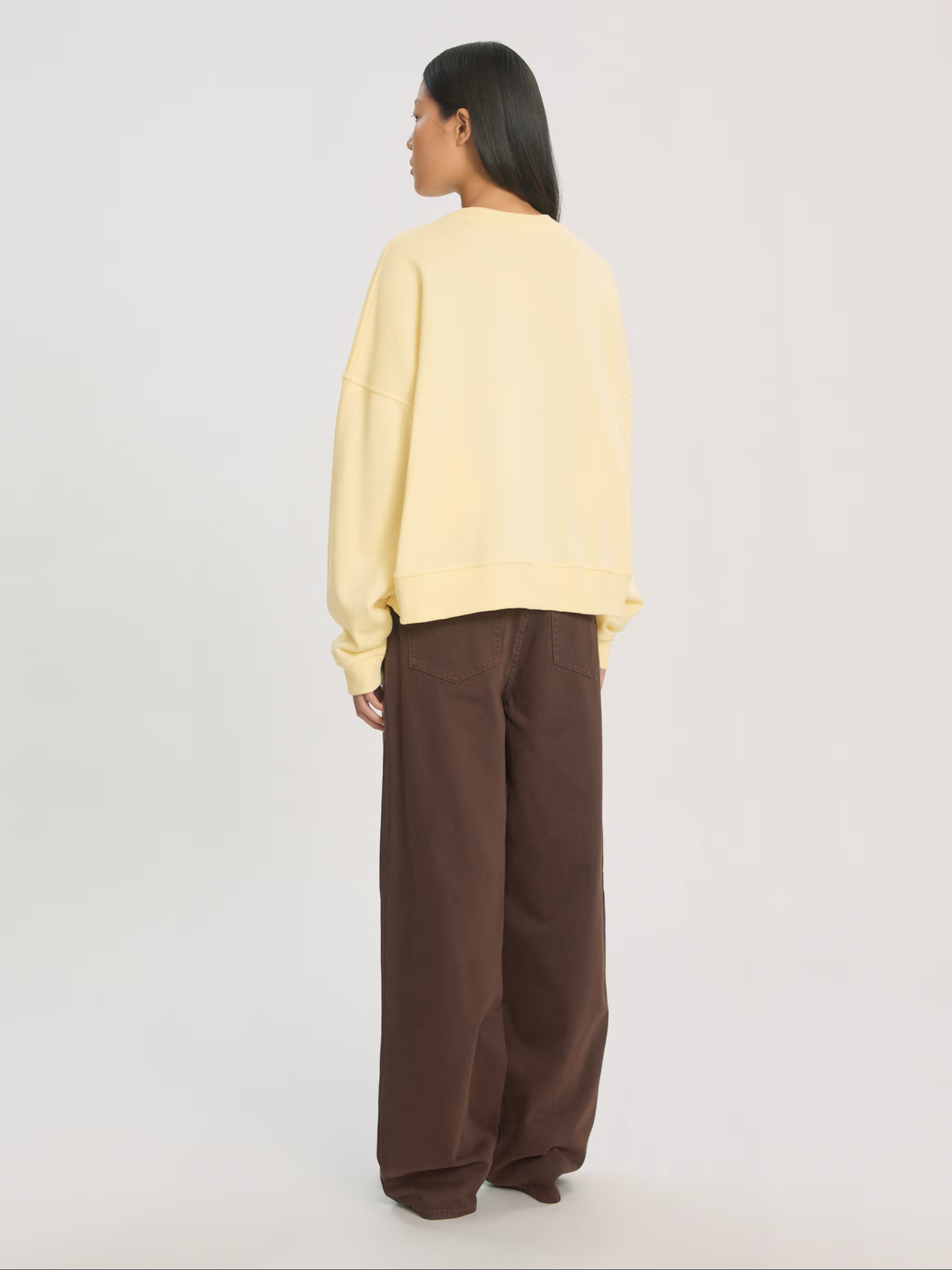 https://images.femalesconceptstore.becosoft.net/articles/emilia2.jpg?qs=6558