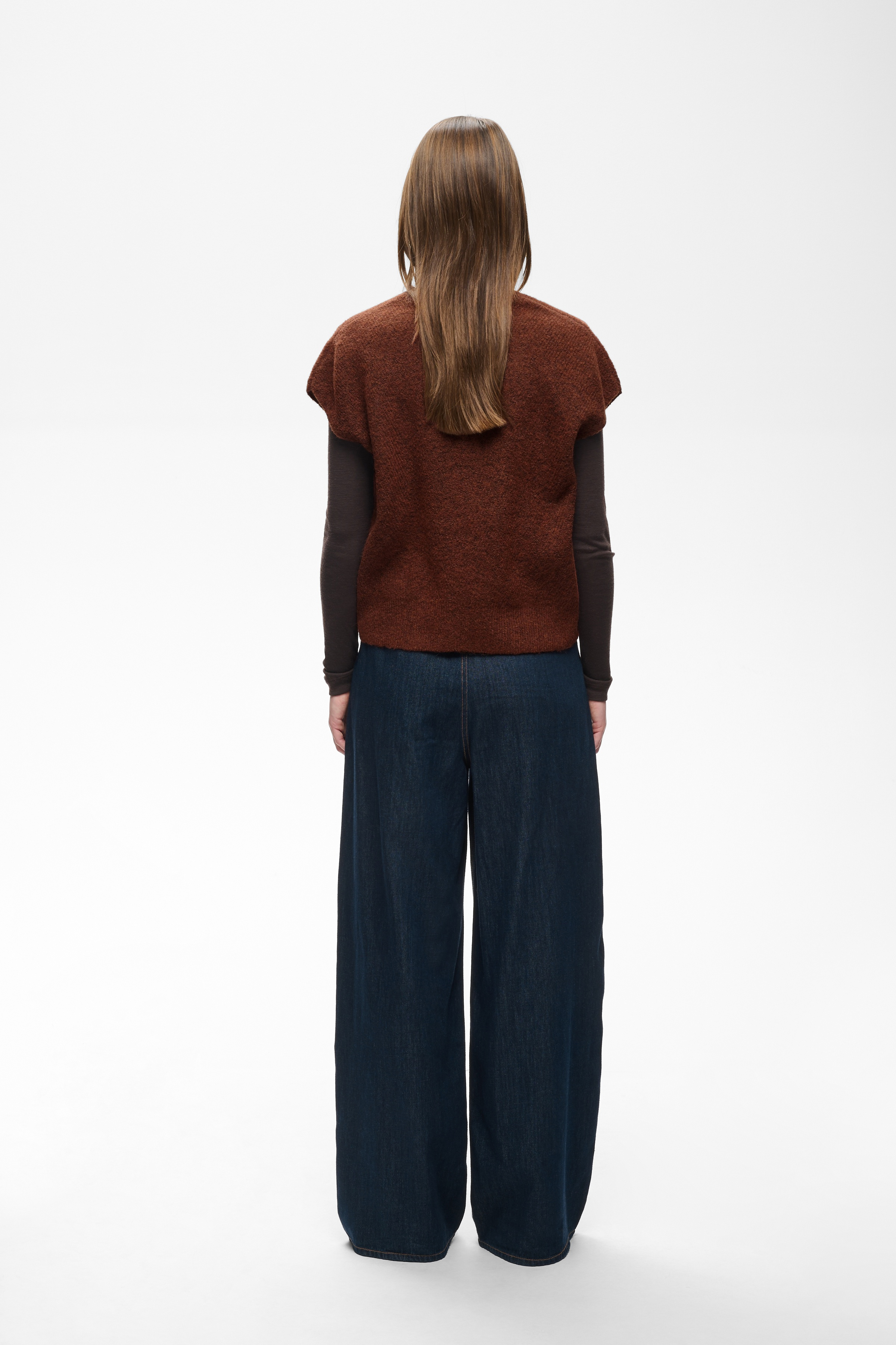 https://images.femalesconceptstore.becosoft.net/articles/gunaiw30112931_1815411_450.jpeg?qs=6216