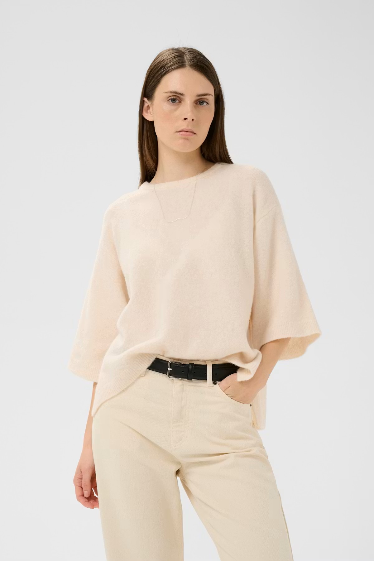 https://images.femalesconceptstore.becosoft.net/articles/guniiwpullover1.jpg?qs=4652