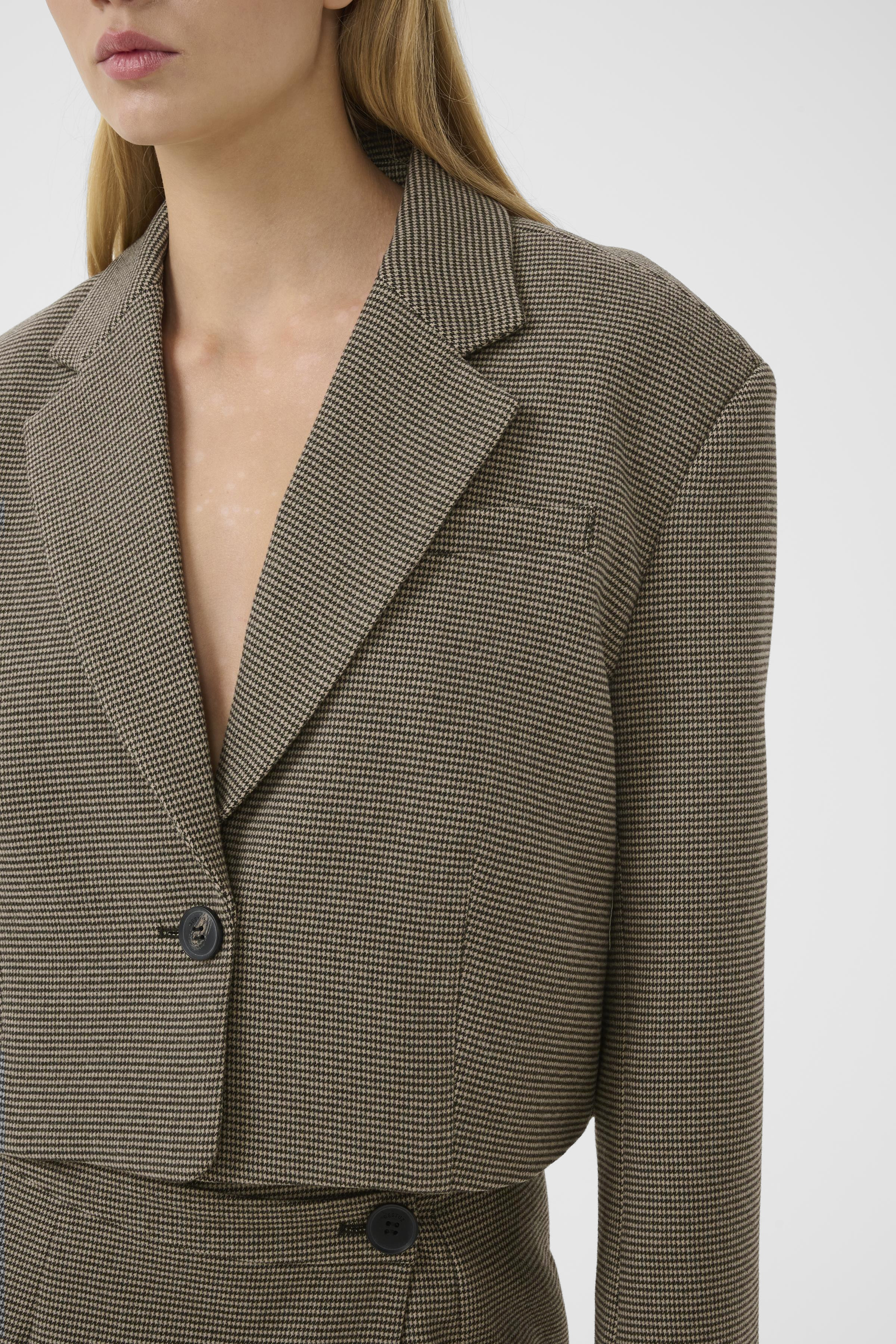 https://images.femalesconceptstore.becosoft.net/articles/gzcasia10911302_109605_370.jpeg?qs=6232