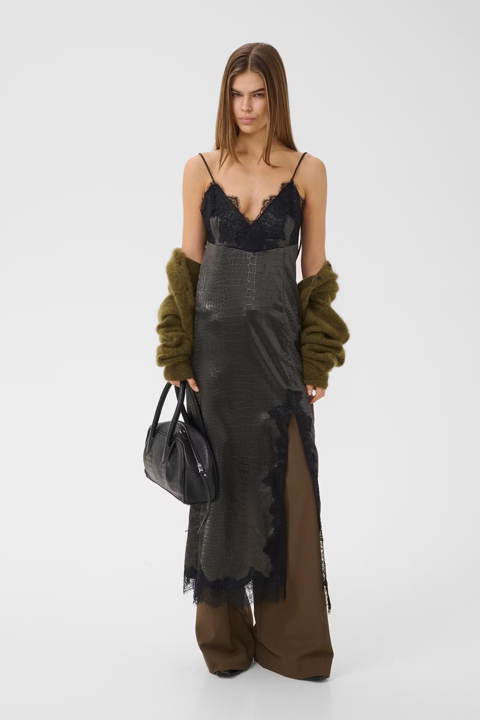 https://images.femalesconceptstore.becosoft.net/articles/gzleata1.jpg?qs=5959