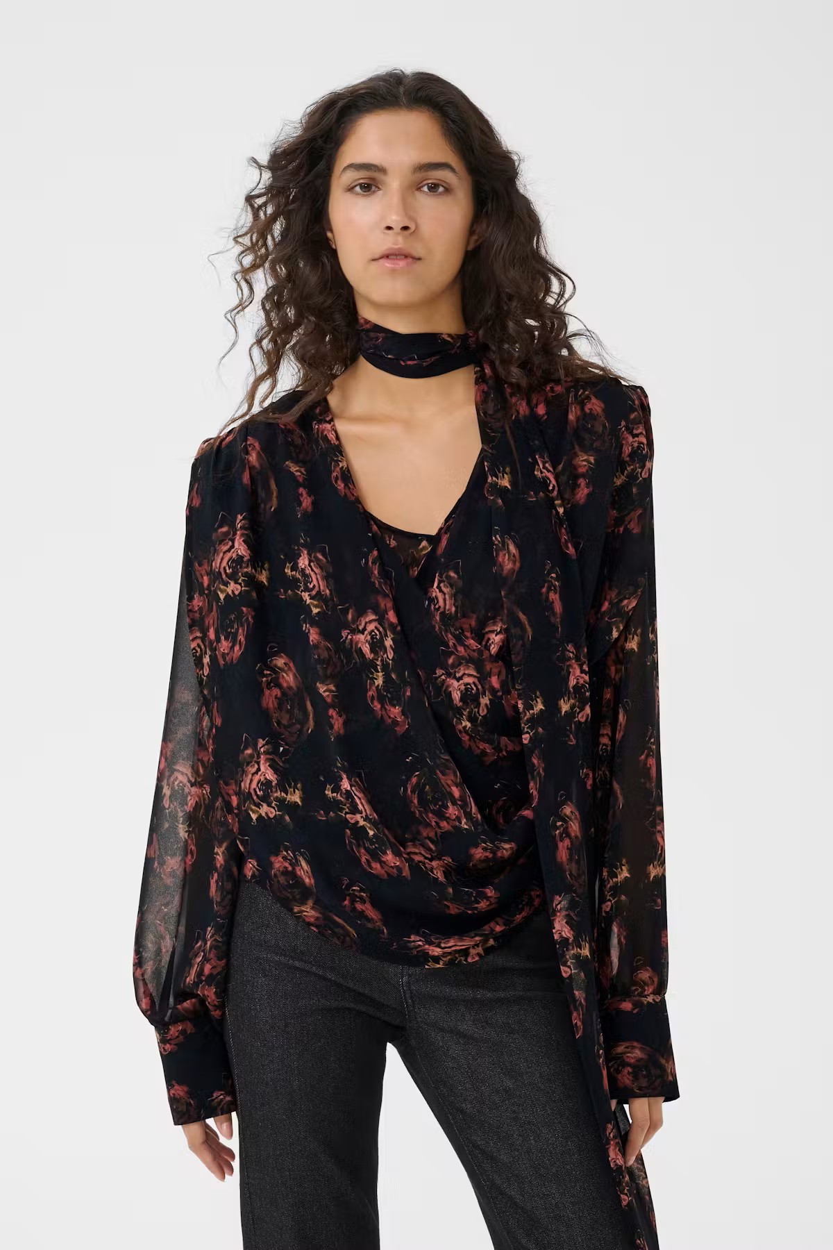 https://images.femalesconceptstore.becosoft.net/articles/gzleean1.jpg?qs=6611