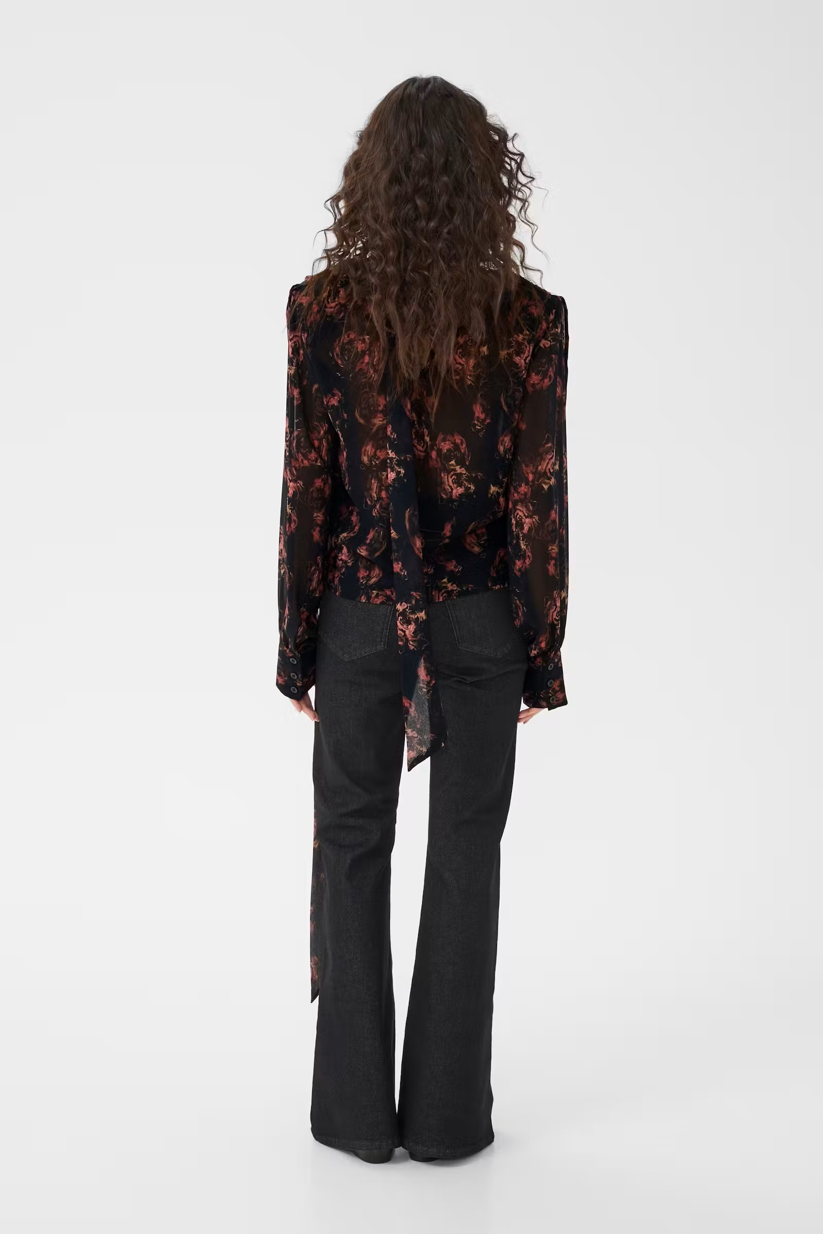 https://images.femalesconceptstore.becosoft.net/articles/gzleean2.jpg?qs=6612