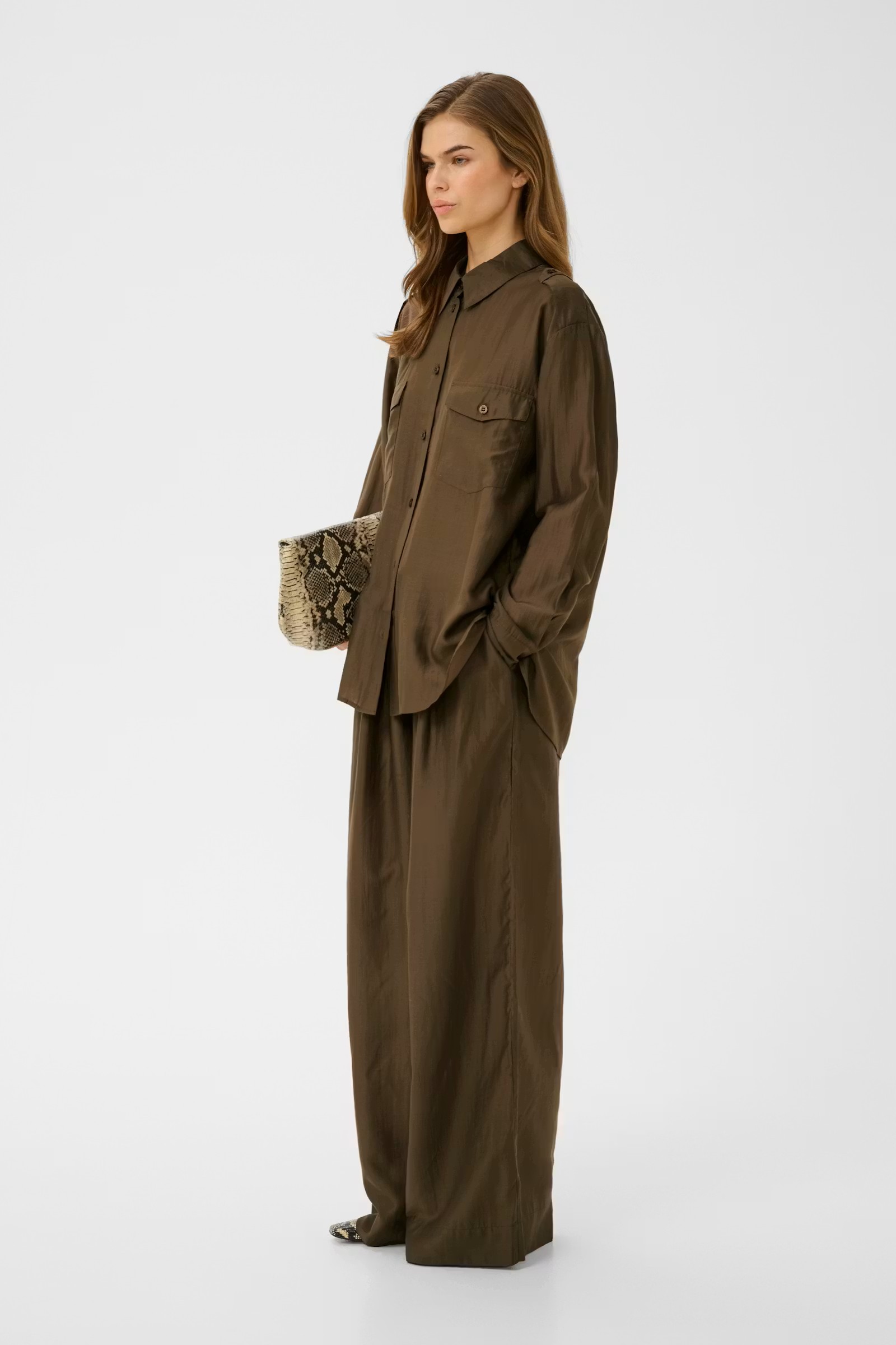 https://images.femalesconceptstore.becosoft.net/articles/gzsiora-raindrum1.jpg?qs=5437