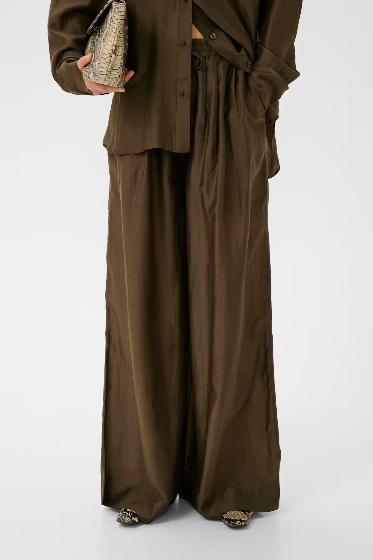 https://images.femalesconceptstore.becosoft.net/articles/gzsiora-raindrum2.jpg?qs=5436